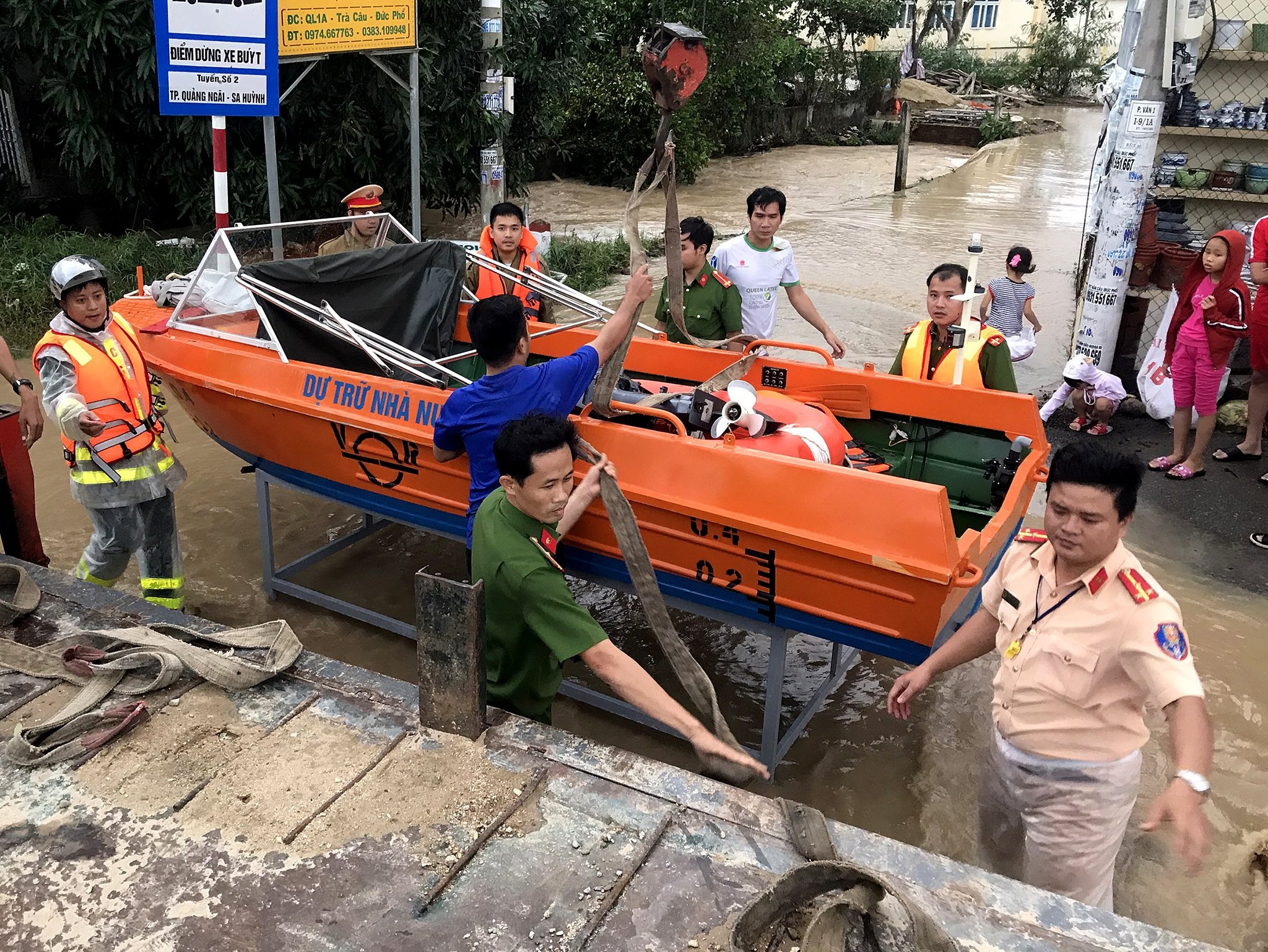 bão lũ tại miền Trung ảnh 3 bao lu tai mien Trung anh 3