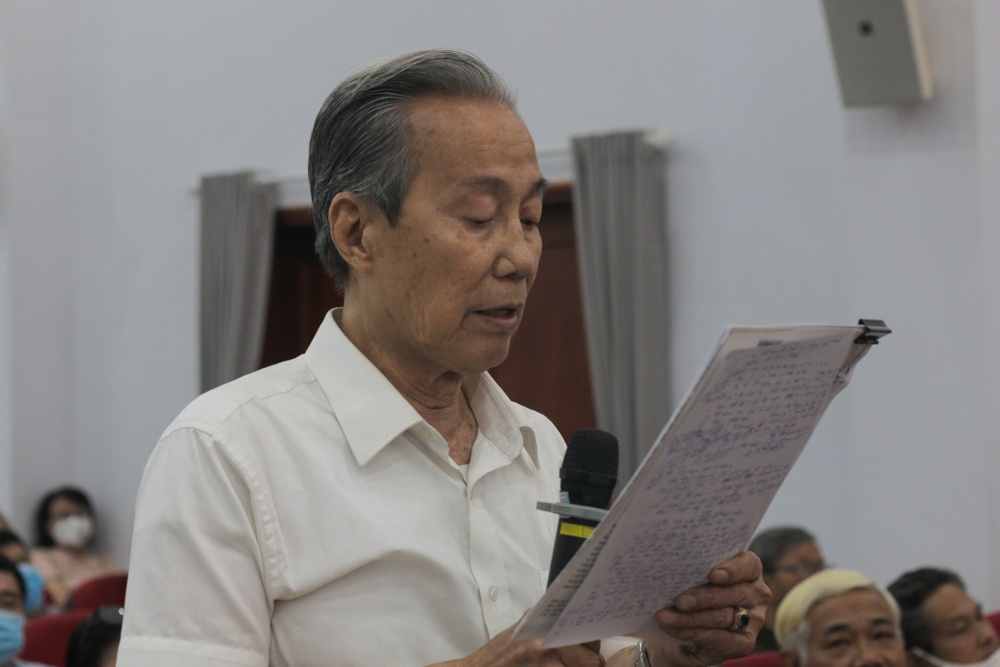 Quoc hoi tiep xuc cu tri TP.HCM anh 2