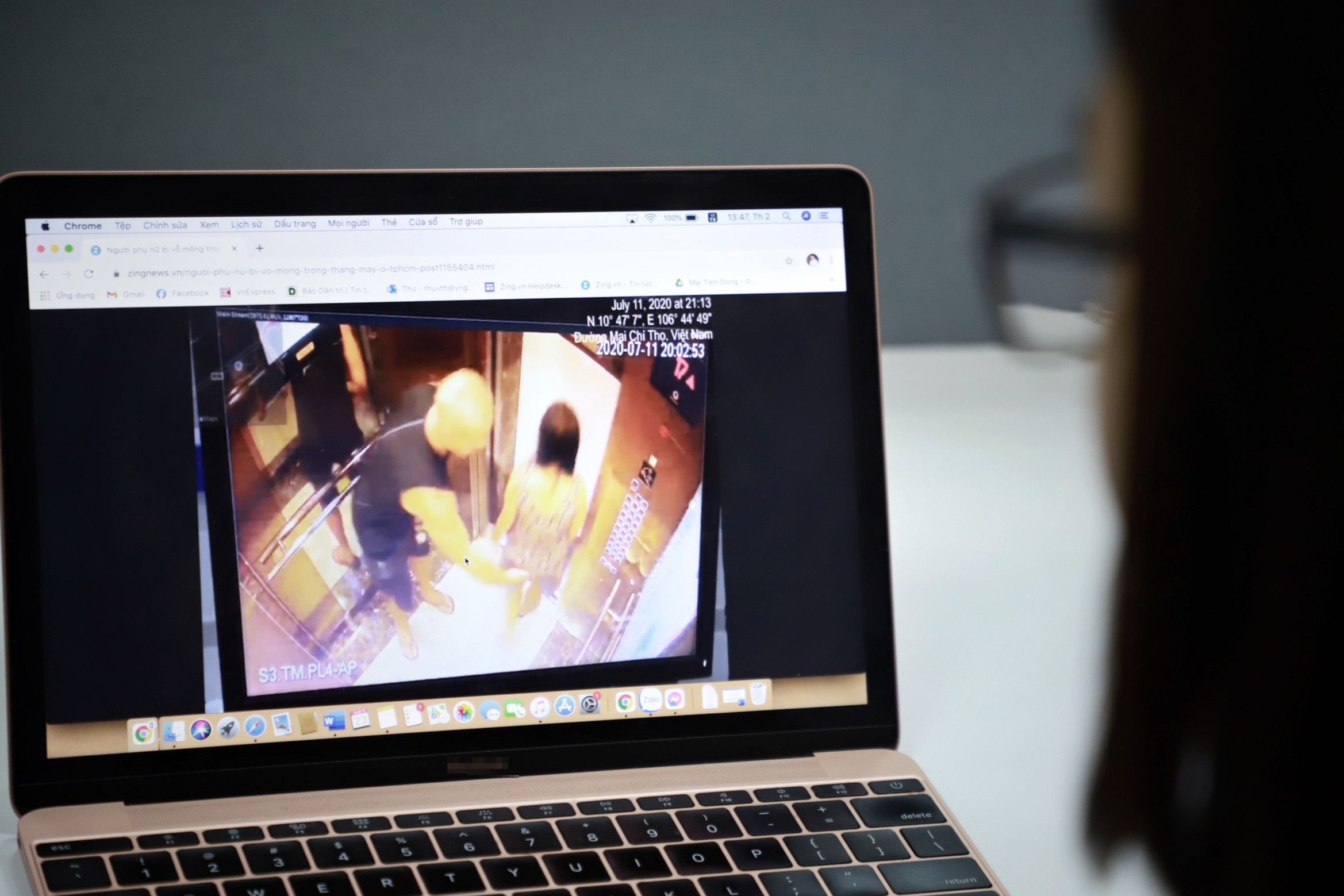 Vo mong phu nu Viet, ga ngoai quoc bi phat 200.000 dong hinh anh