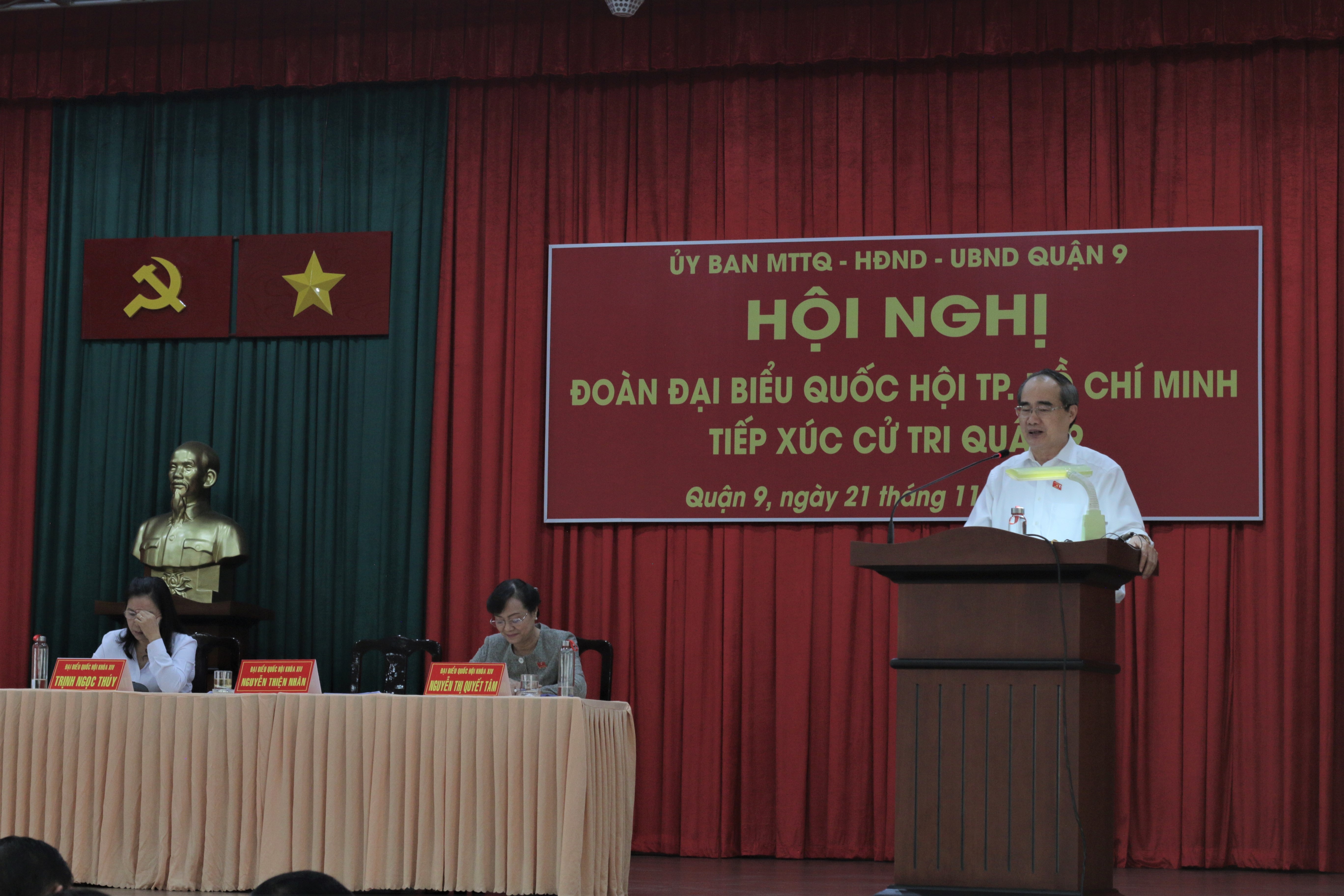 dai bieu Quoc hoi tiep xuc cu tri TP.HCM anh 2