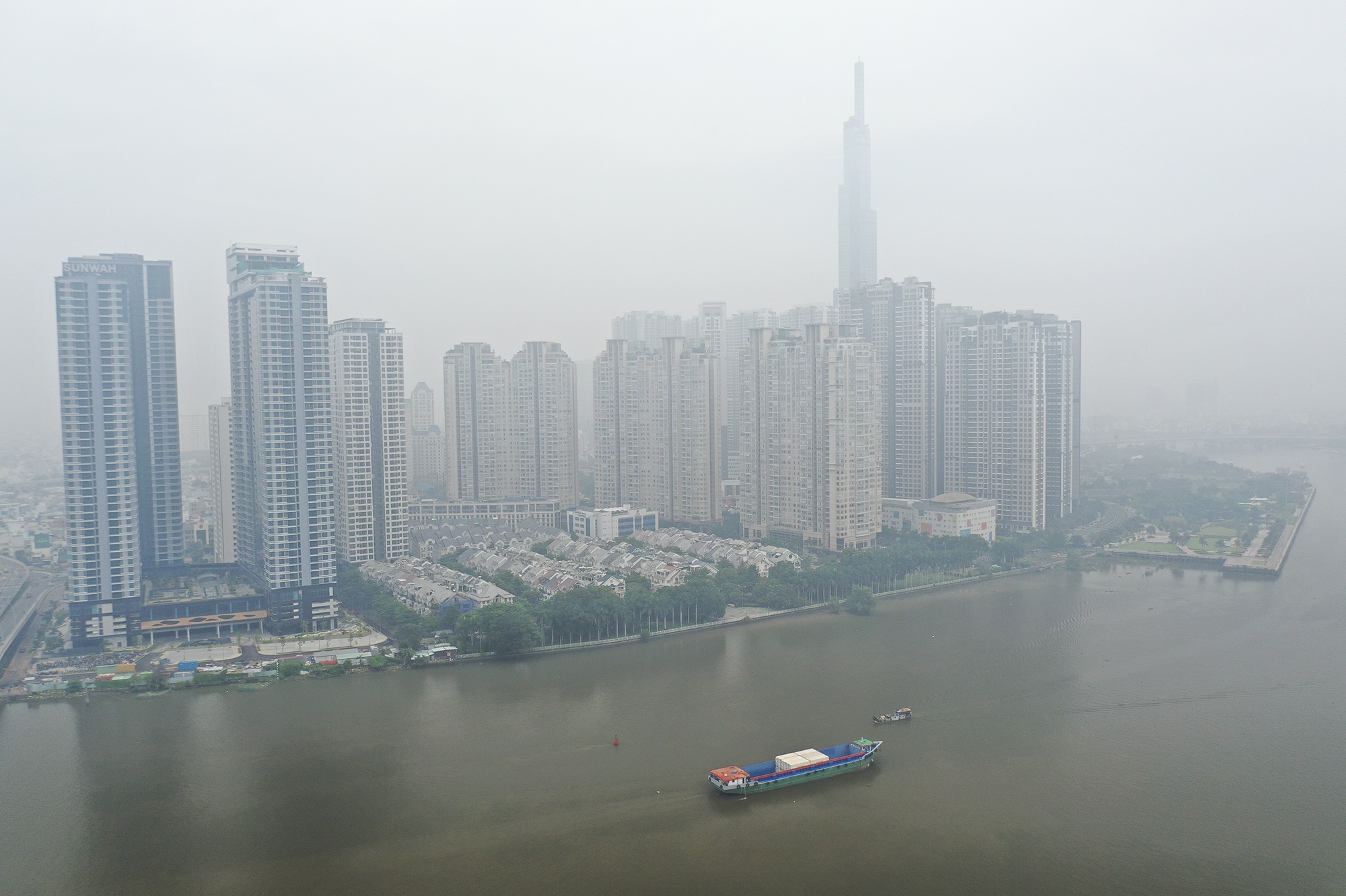 Chat luong khong khi o TP.HCM kem nhat ca nuoc sang nay hinh anh