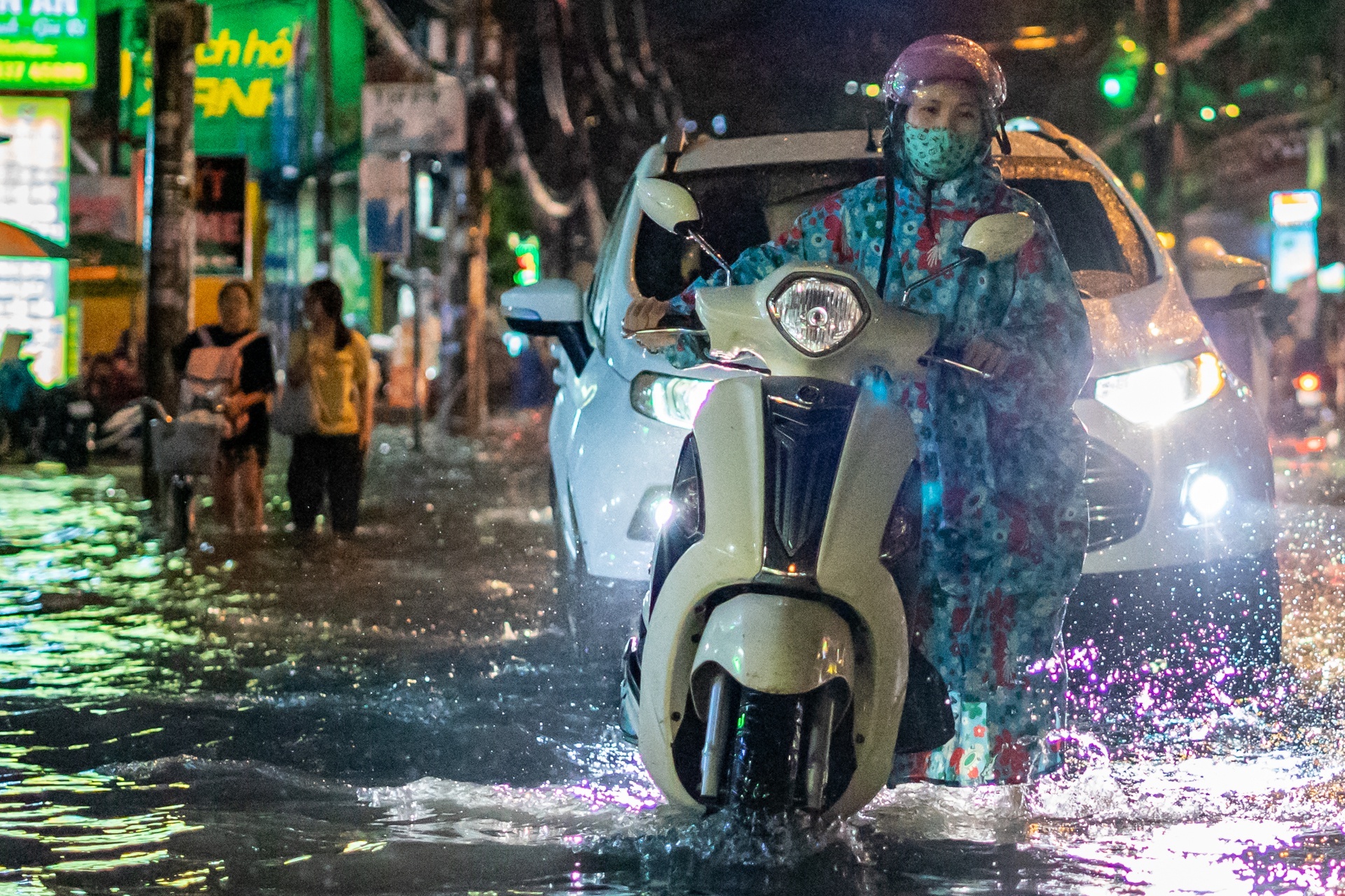 mua trai mua TP.HCM anh 1