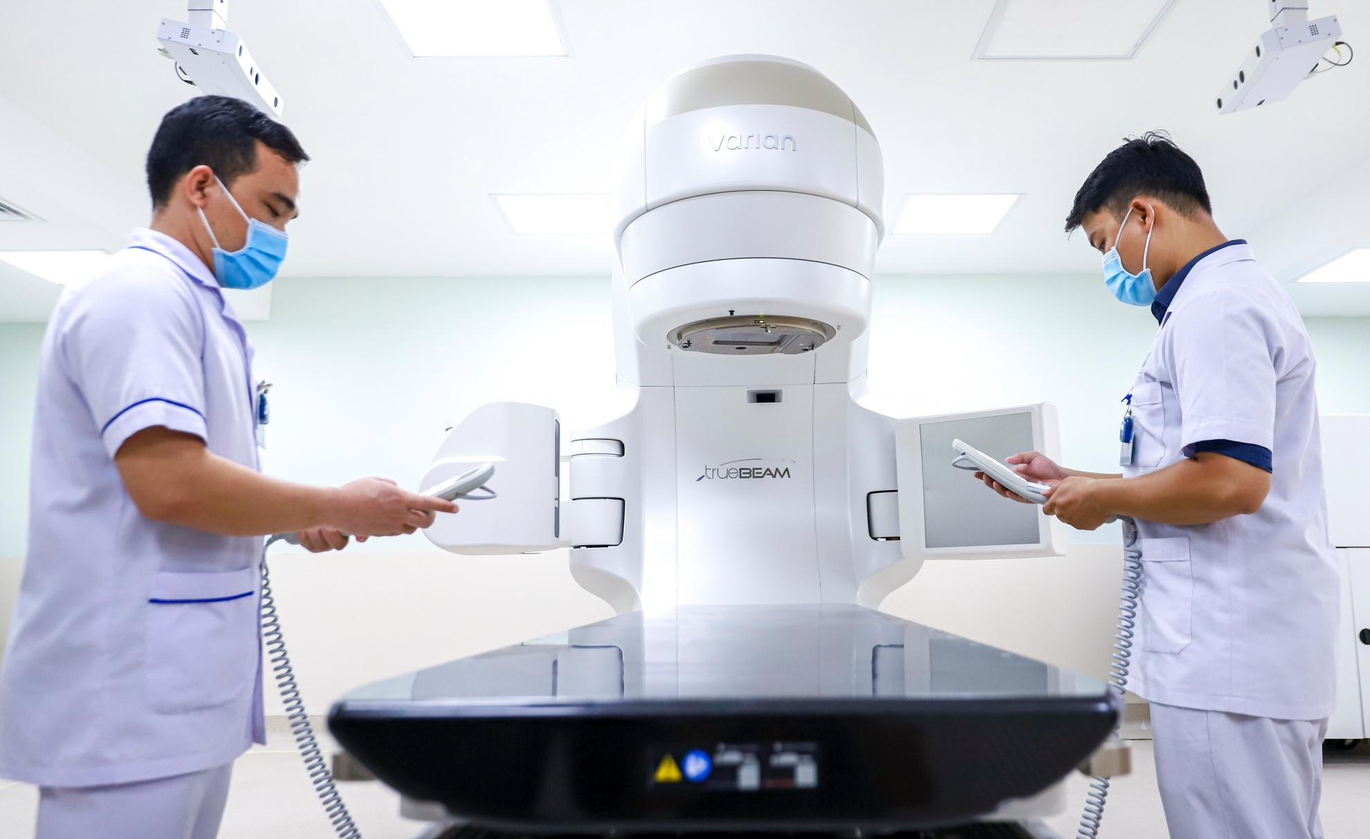 Nhieu benh vien sai sot trong mua sam vat tu y te, dau thau thuoc hinh anh