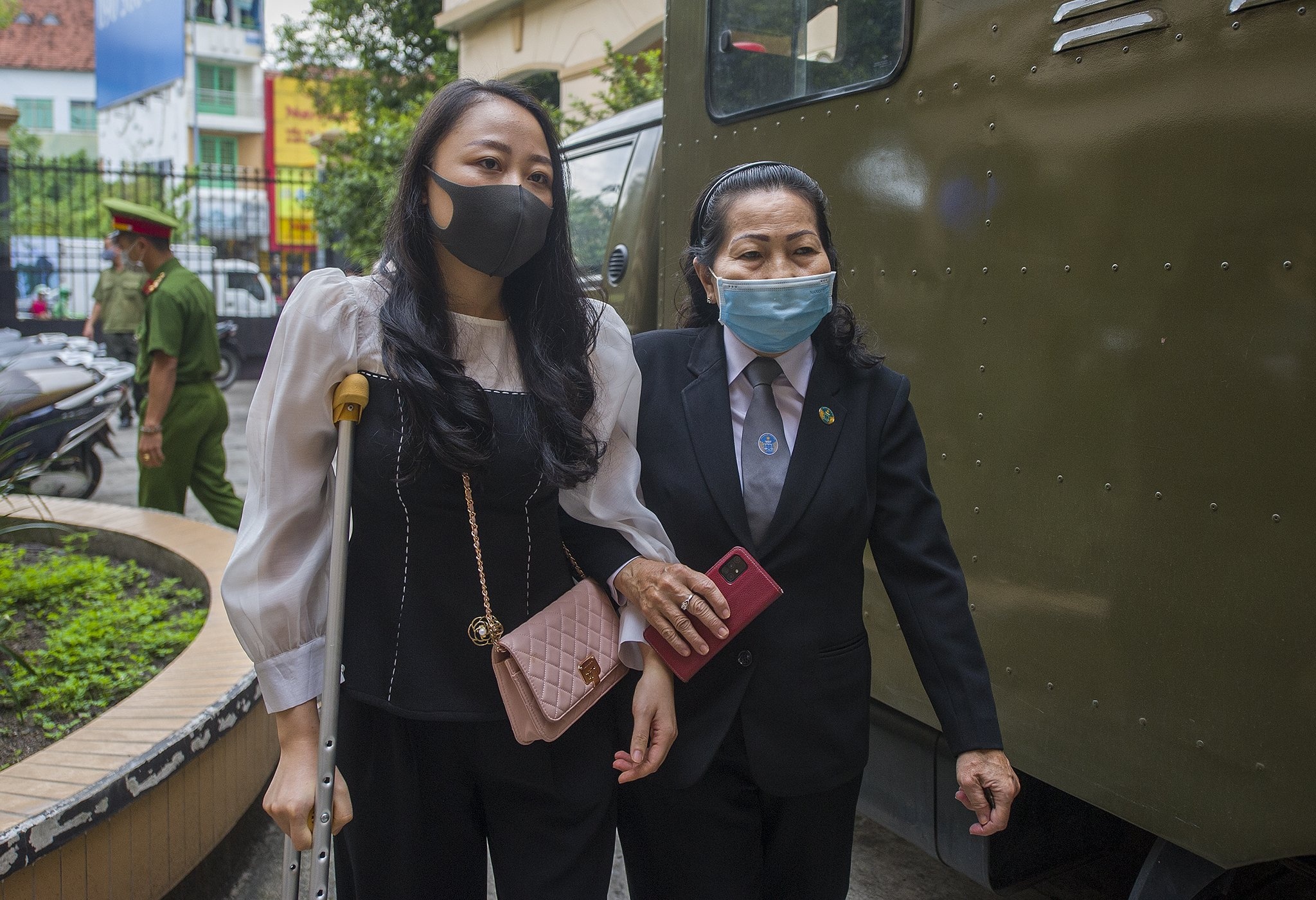 nu tiep vien hang khong bi Mercedes tong anh 9