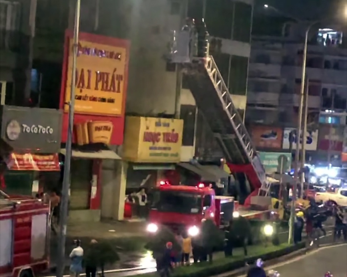 Chay tai phong giao dich Sacombank Ba Chieu hinh anh