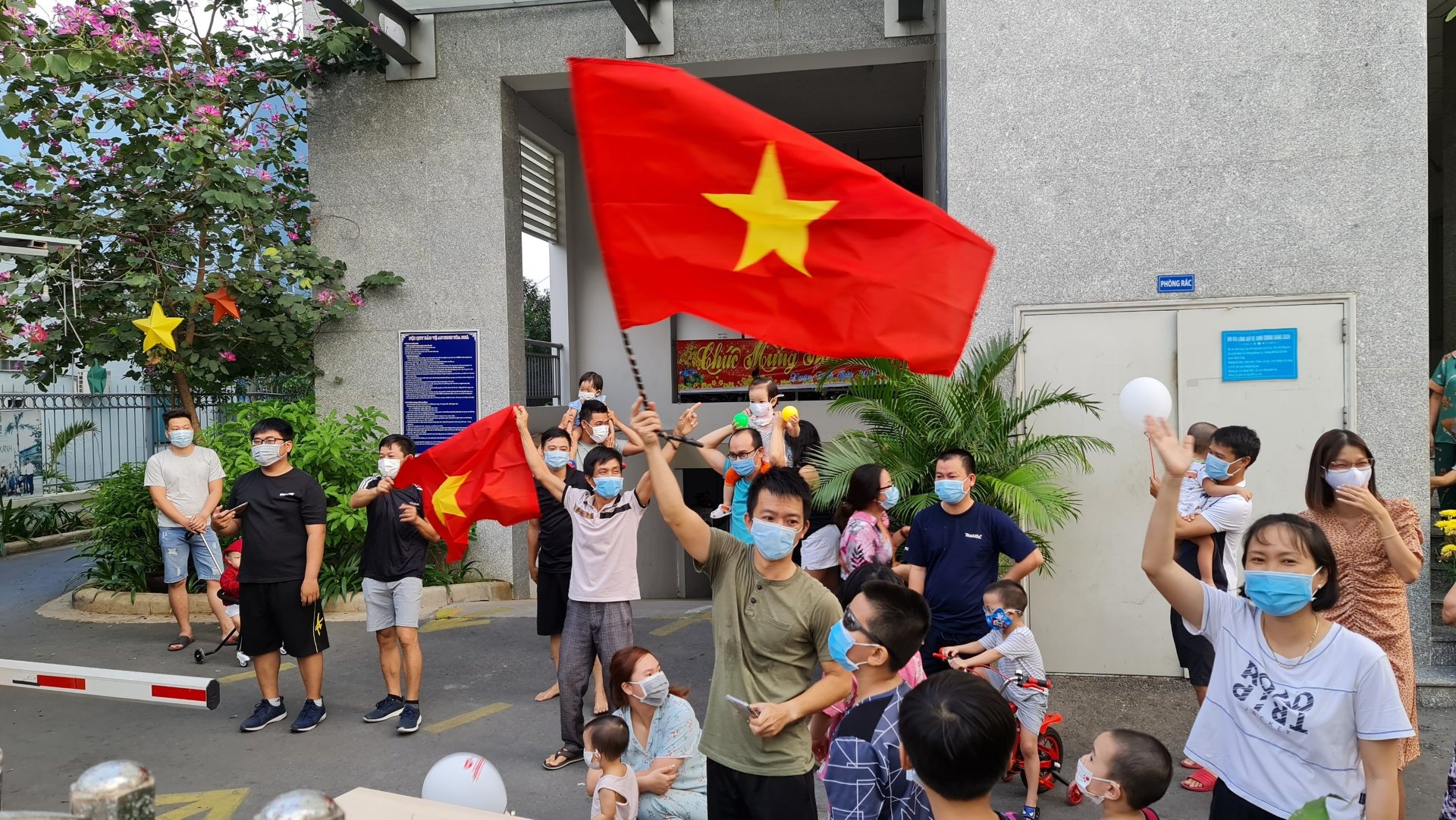 TP.HCM go bo phong toa anh 1