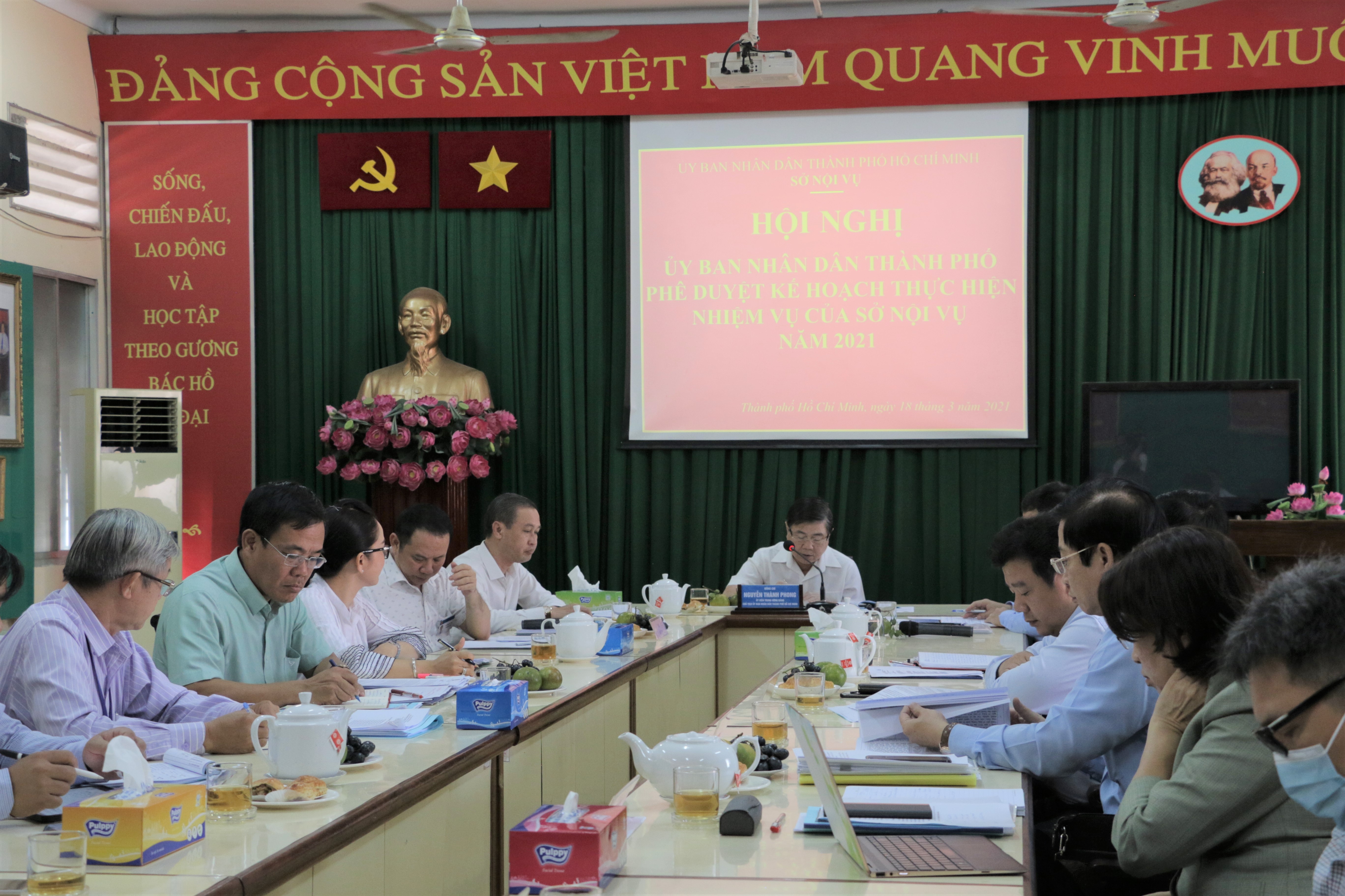 nhan su UBND TP.HCM anh 1