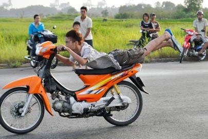 Vi sao dua xe trai phep lien tuc dien ra o TP.HCM? hinh anh