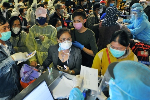 Nguoi ve TP.HCM sau nghi le khai bao y te the nao? hinh anh