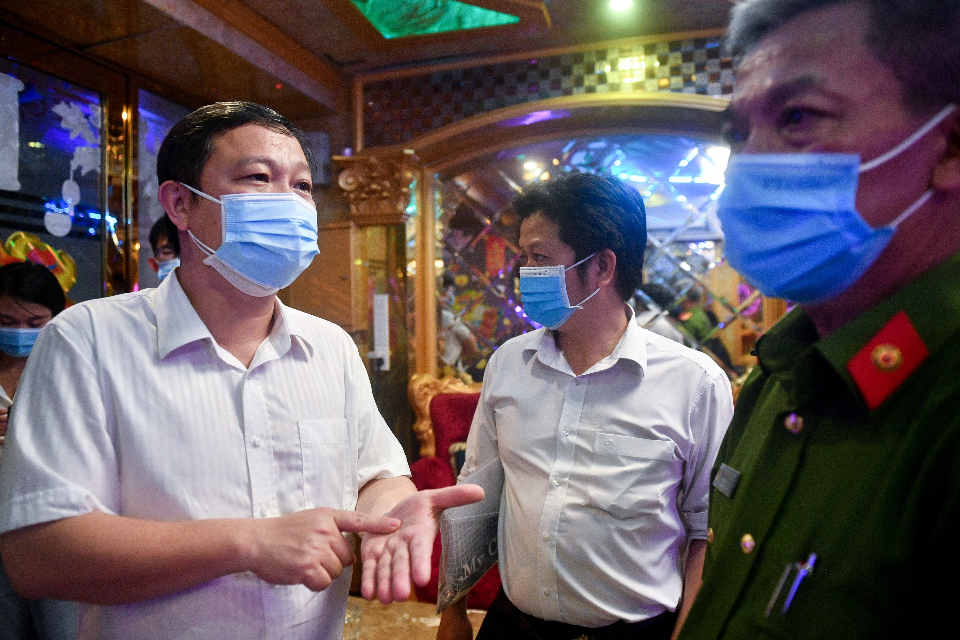 hoat dong karaoke trai phep trong dich anh 2