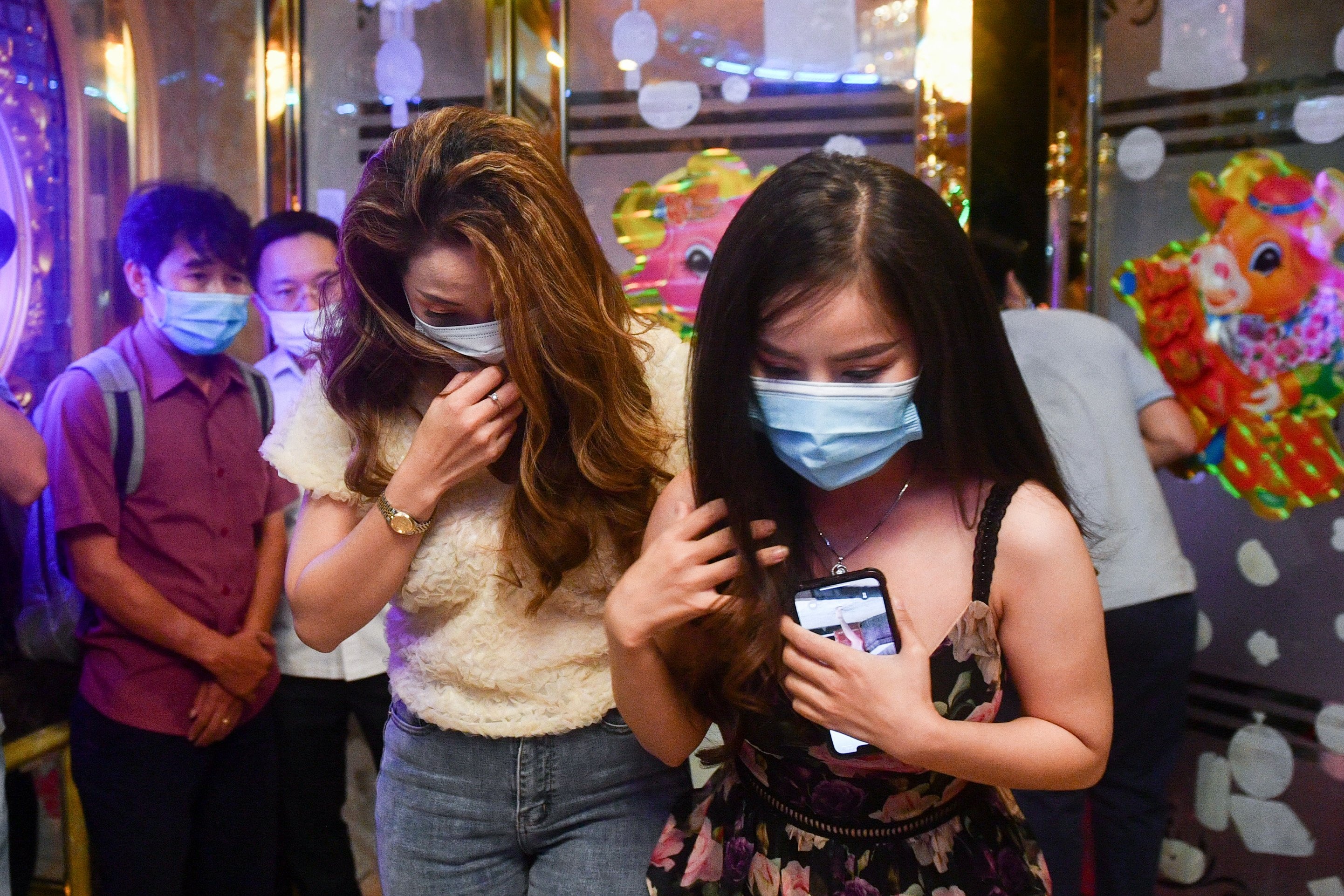 Nha hang tai TP.HCM kinh doanh karaoke trai phep bat chap lenh cam hinh anh