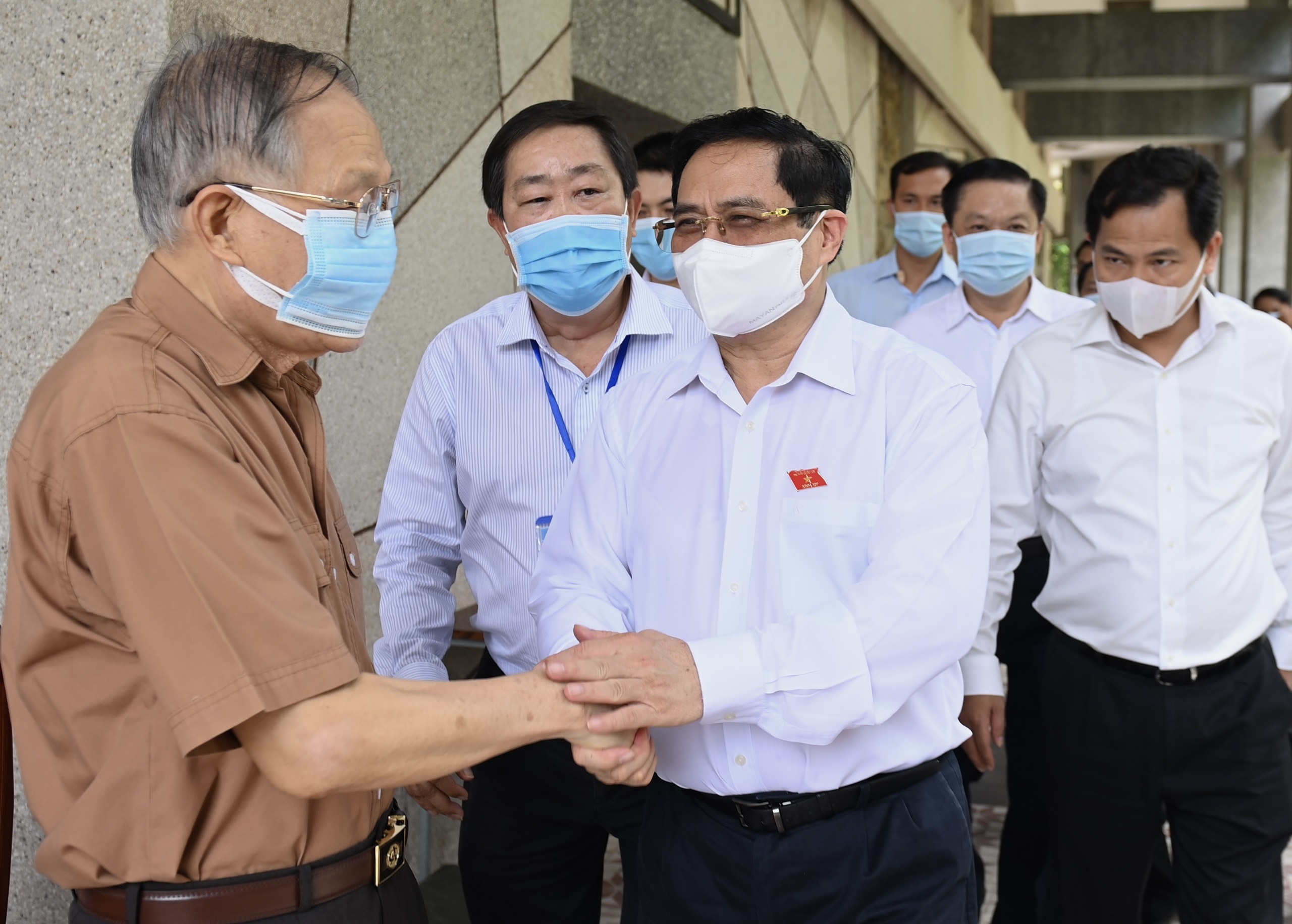 Thu tuong tiep xuc cu tri anh 9