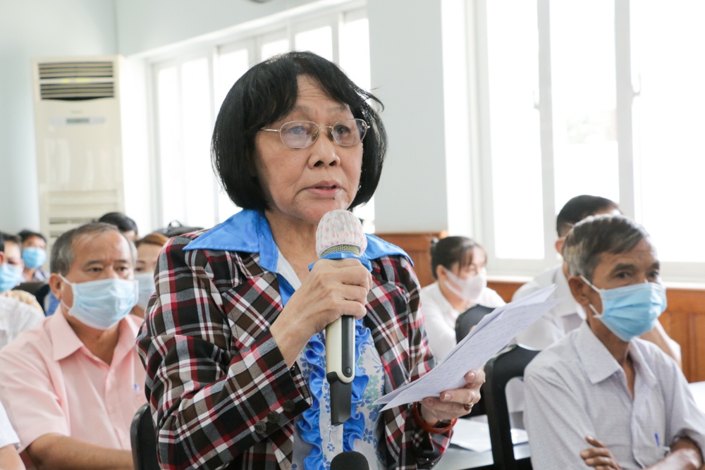 Chu tich nuoc Nguyen Xuan Phuc tiep xuc cu tri anh 2