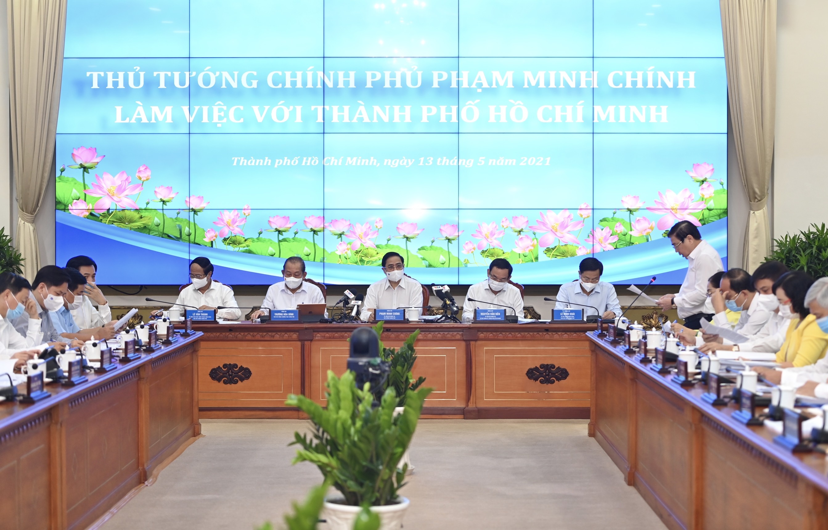 Thu tuong Pham Minh Chinh lam viec voi TP.HCM anh 2