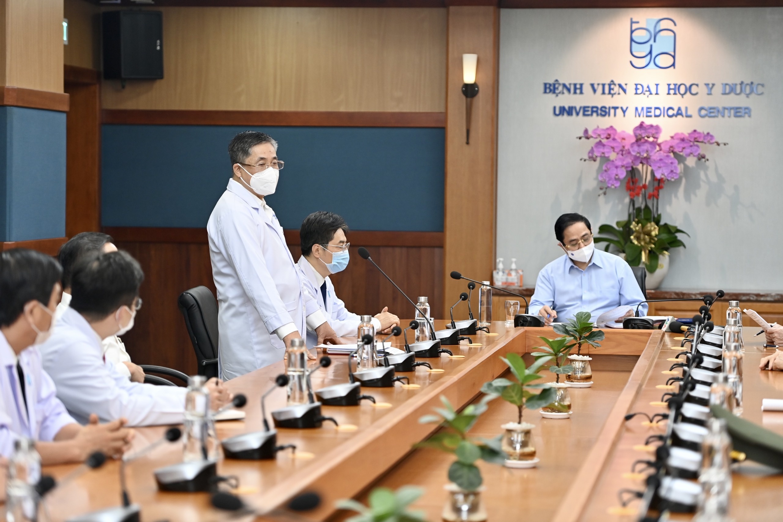 Thu tuong Pham Minh Chinh tham benh vien anh 2