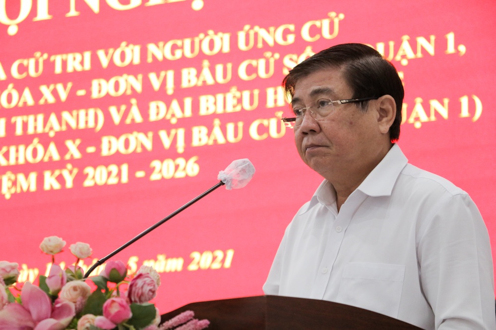 Chu tich TP.HCM tiep xuc cu tri anh 2