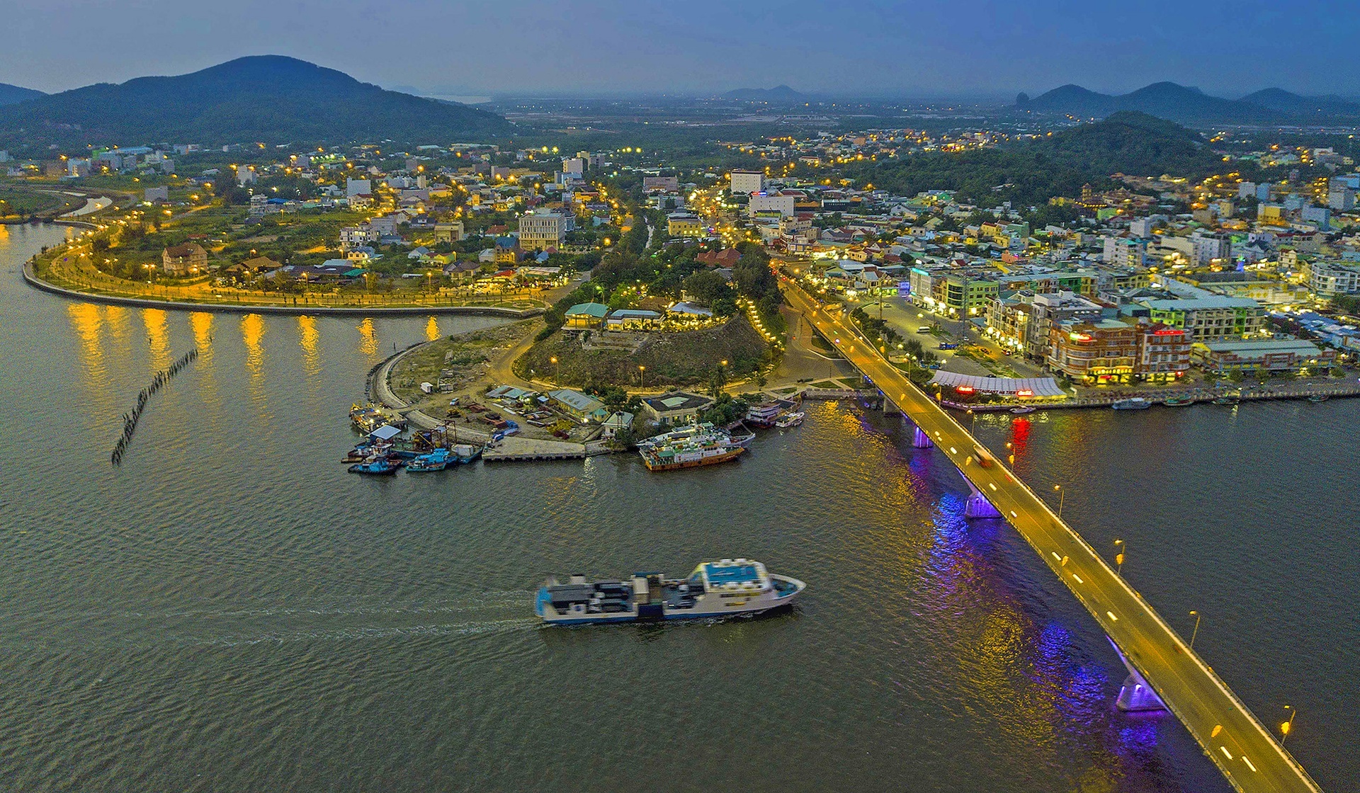 Lam the nao de vung dat 'Chin Rong' lay lai vi the? hinh anh