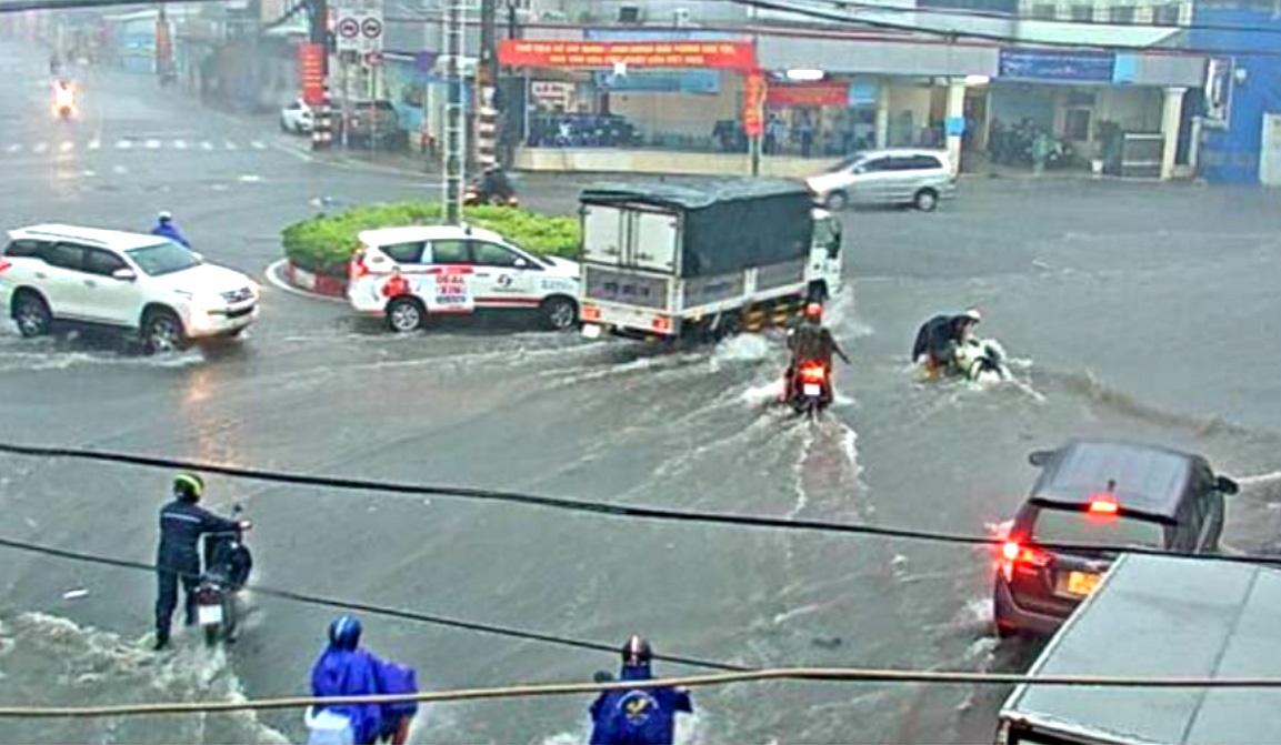 mua lon TP.HCM anh 1