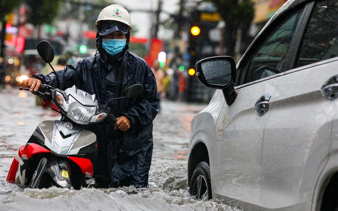 TP.HCM mua lon keo dai den 27/5, co nguy co ngap hinh anh