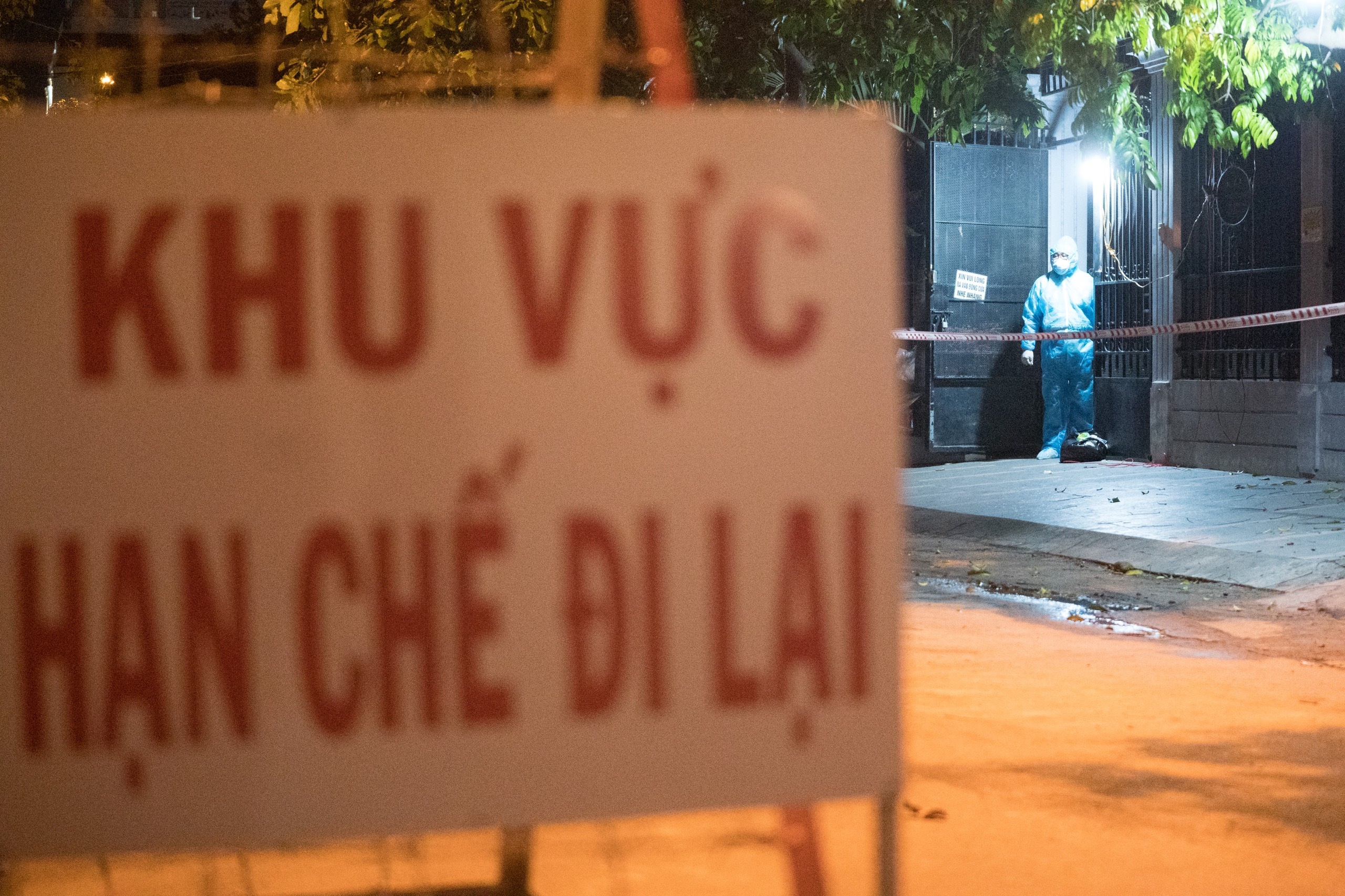 TP.HCM phong toa mot khu vuc tai huyen Hoc Mon va quan Phu Nhuan hinh anh