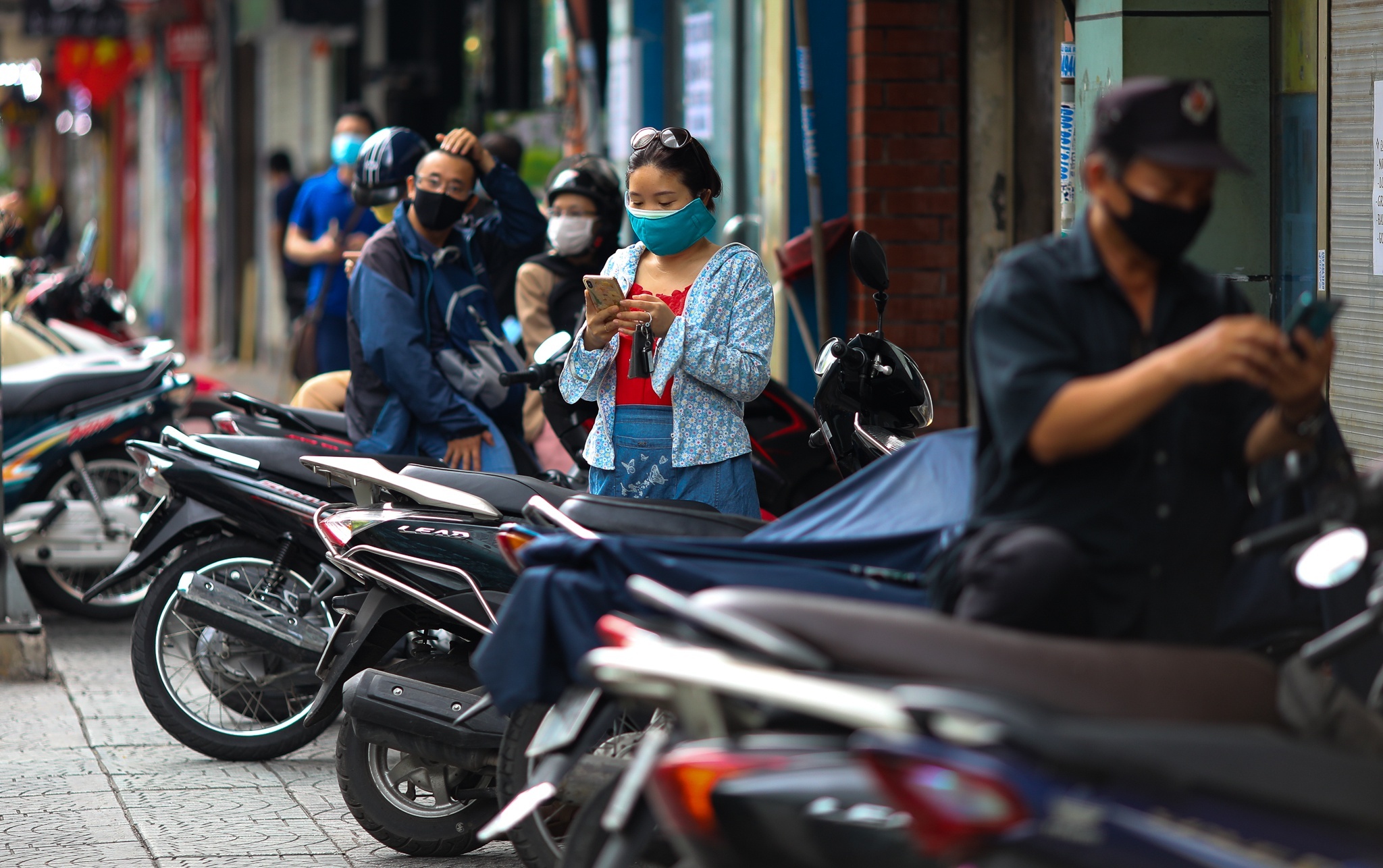 TP.HCM nang cap do phong dich, de nghi nguoi dan han che ra khoi nha hinh anh