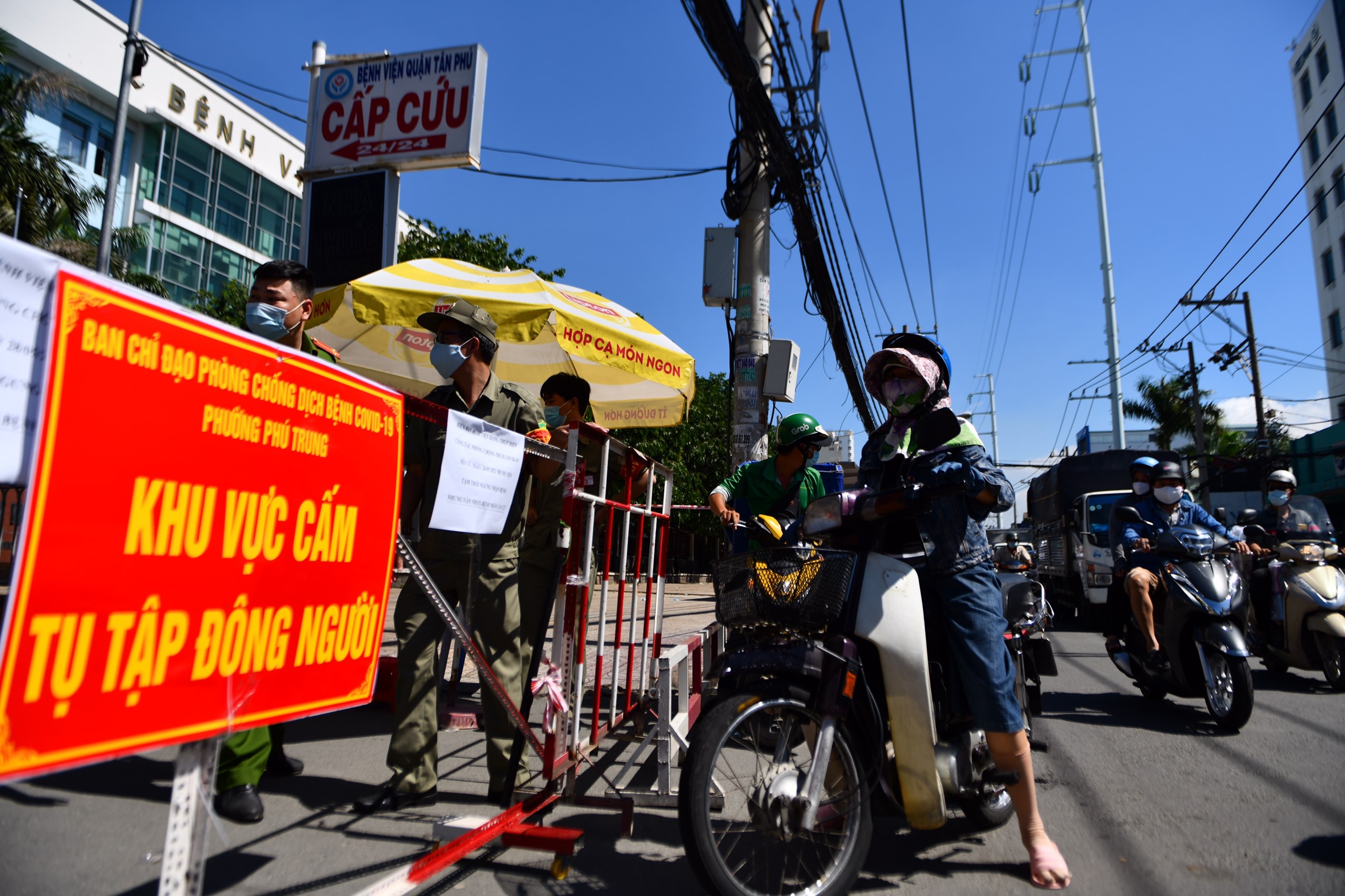 Benh vien quan Tan Phu ngung nhan benh nhan, tam thoi phong toa hinh anh