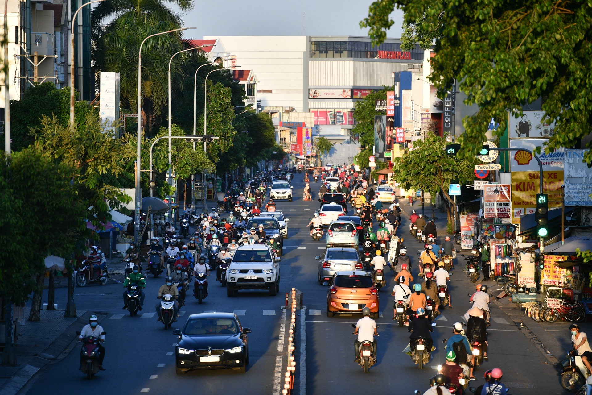 dich Covid-19 bung phat tai TP.HCM anh 1