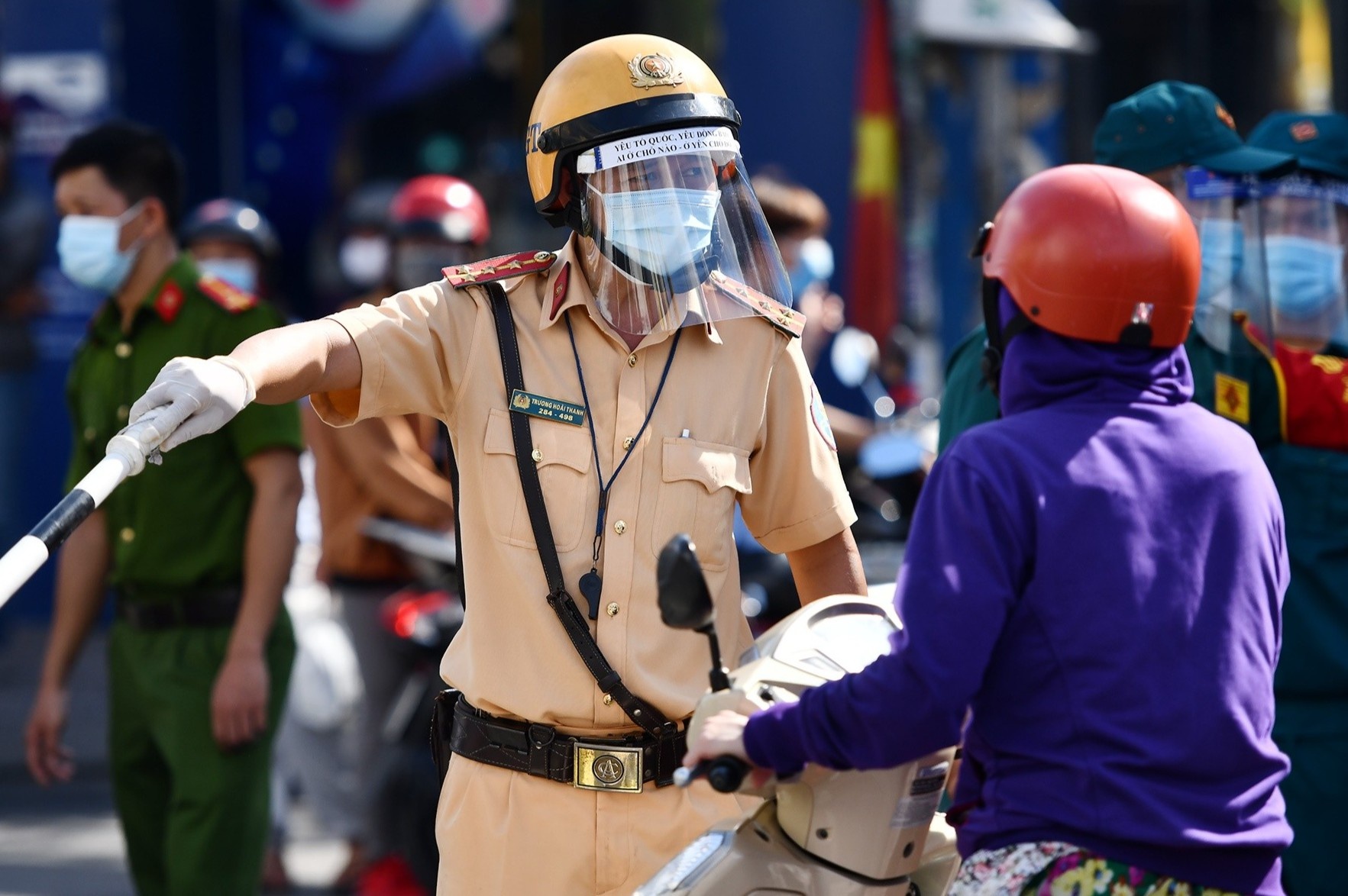 Chu tich quan Go Vap xin loi vi gay phien ha cho nguoi dan hinh anh