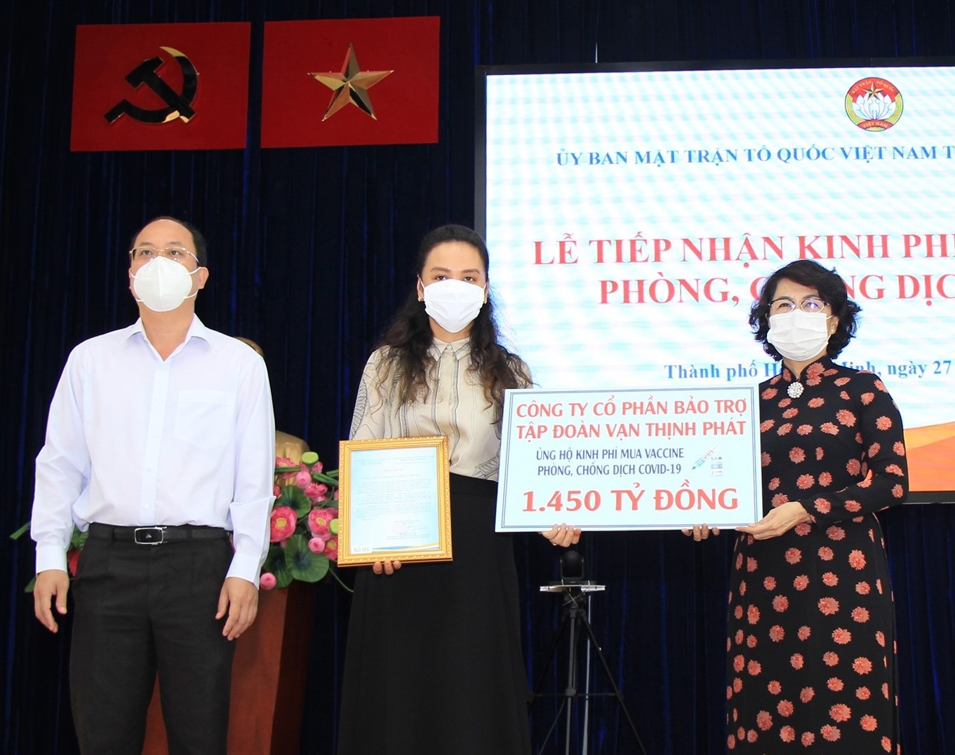 TP.HCM quyen gop duoc 2.200 ty dong ho tro phong chong dich Covid-19 hinh anh