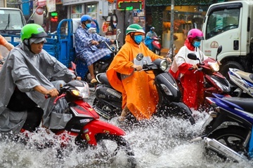 TP.HCM mua to dien rong hinh anh