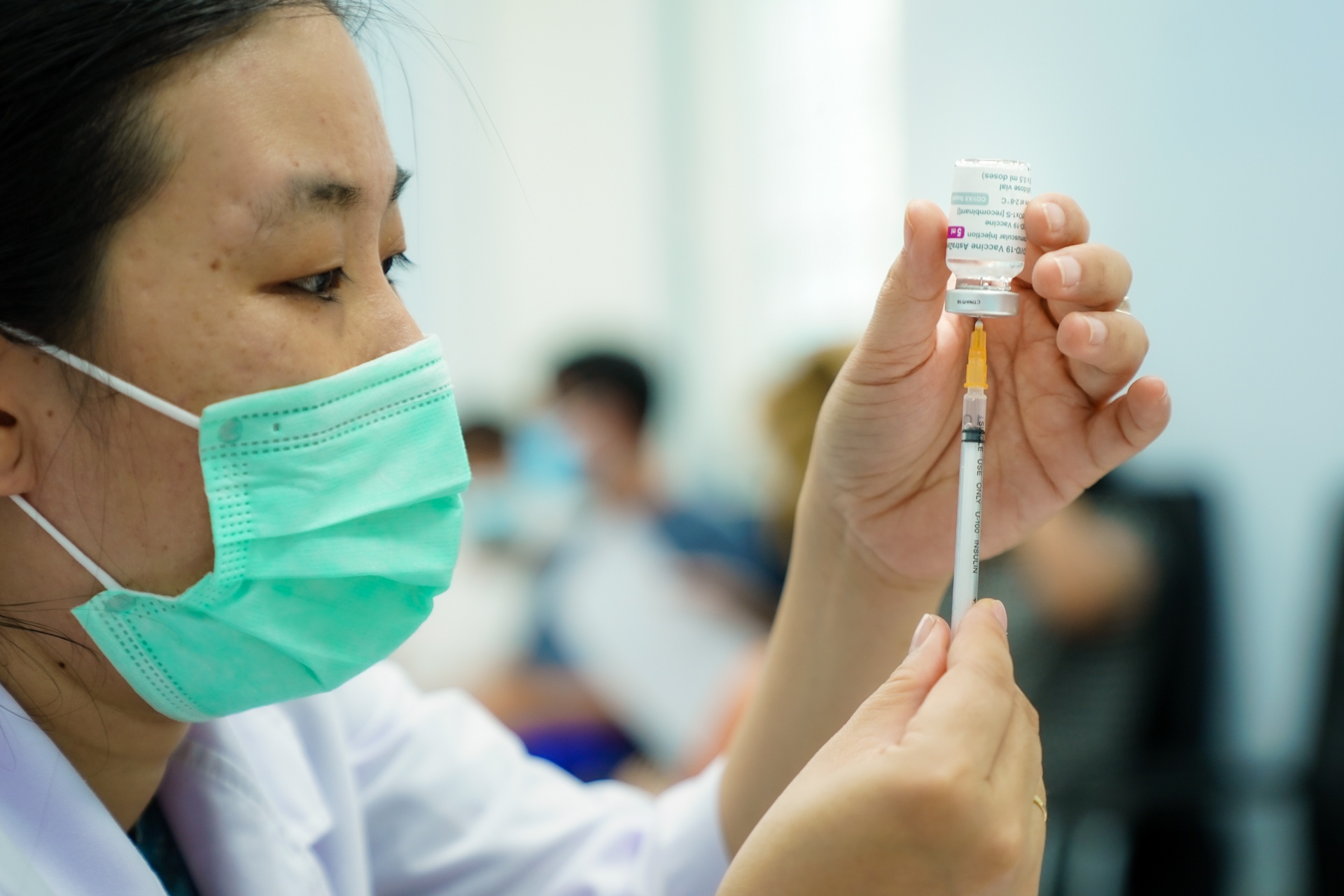 TP.HCM se lap to cong tac, nhap 5 trieu lieu vaccine trong quy III hinh anh