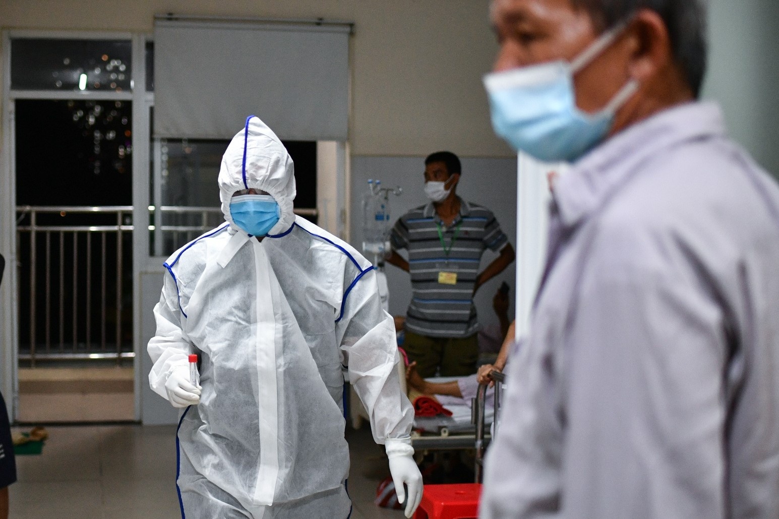 'Dich lay lan nhanh, lam ton thuong nguoi tre tuoi khong co benh nen' hinh anh