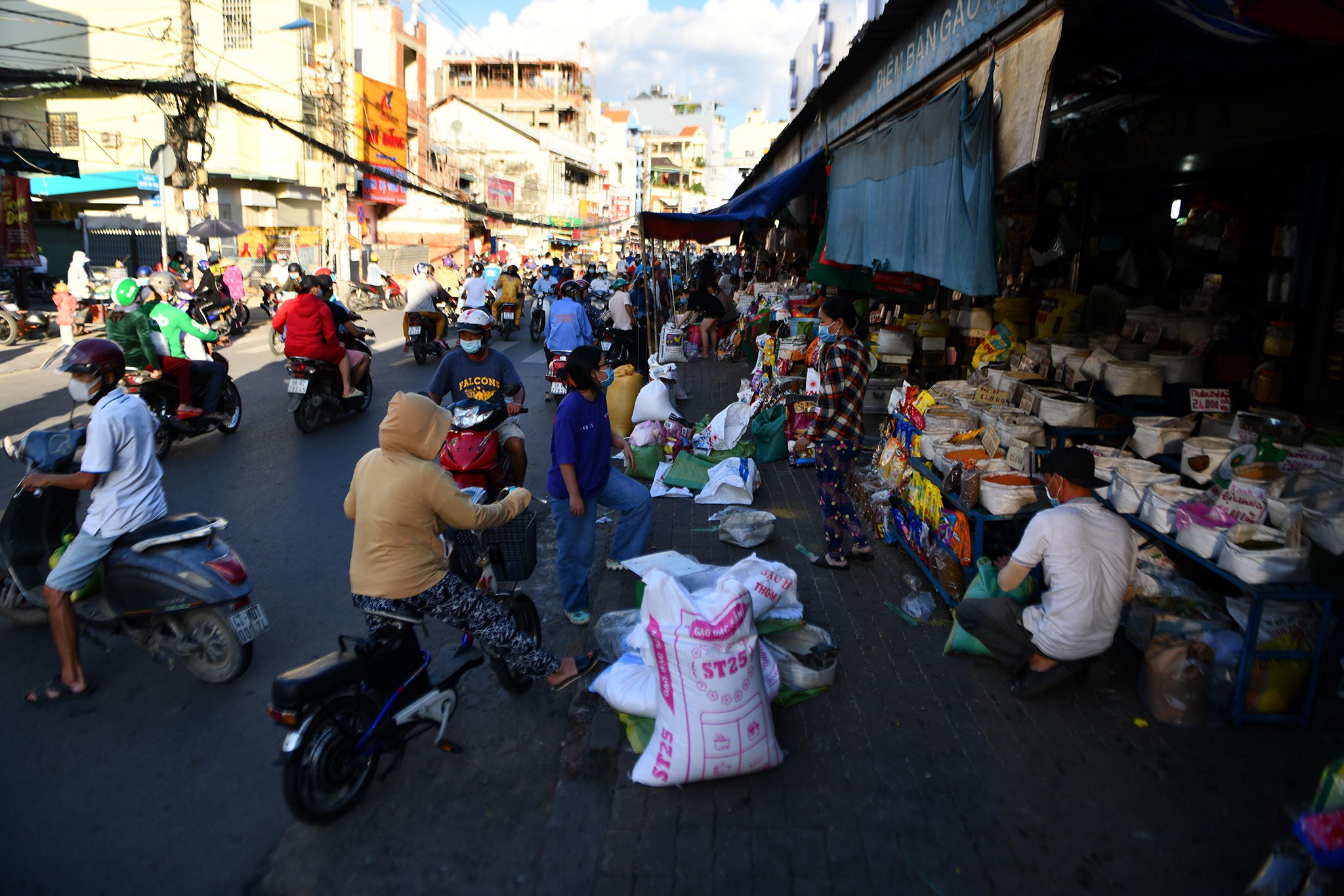 dich Covid-19 bung phat tai TP.HCM anh 3