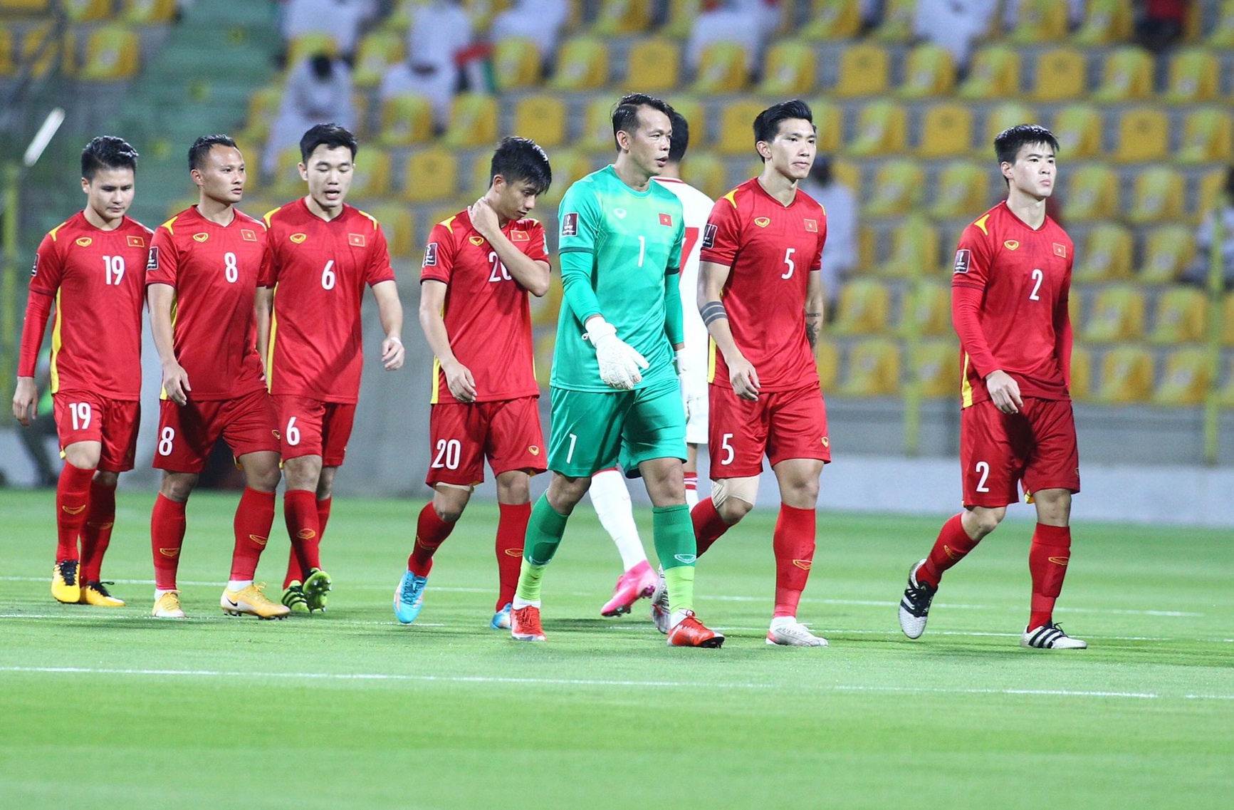 TP.HCM xin rut ngan thoi gian cach ly doi tuyen bong da Viet Nam hinh anh