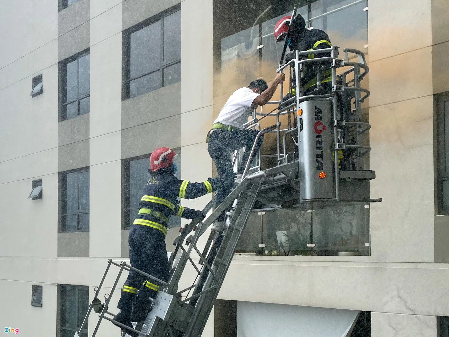 chay no o chung cu anh 3