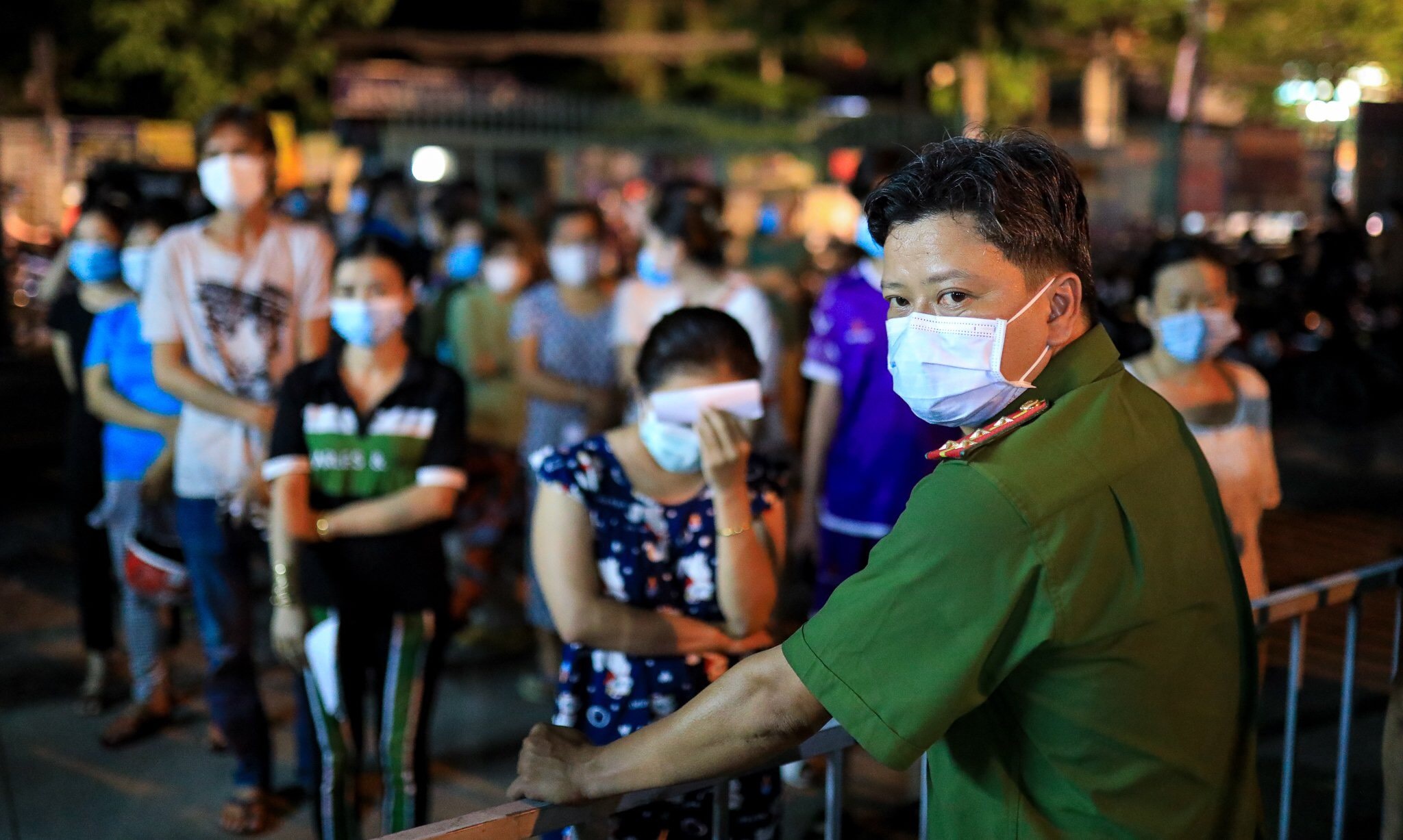 30 ngay bung dich o TP.HCM va phuong an 'song chung voi lu' hinh anh