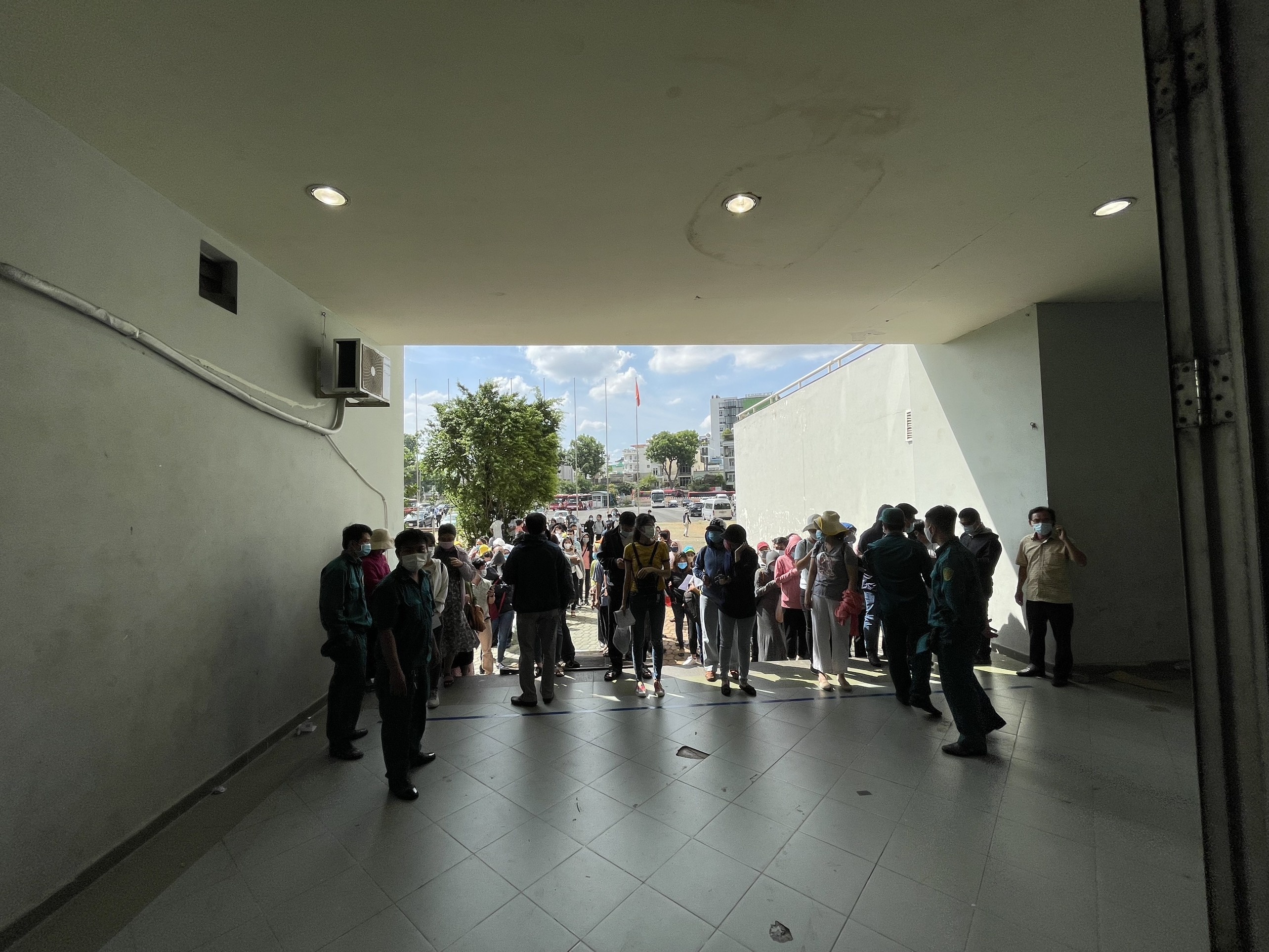 điểm tiêm chủng đông đúc ảnh 3 diem tiem chung dong duc anh 3