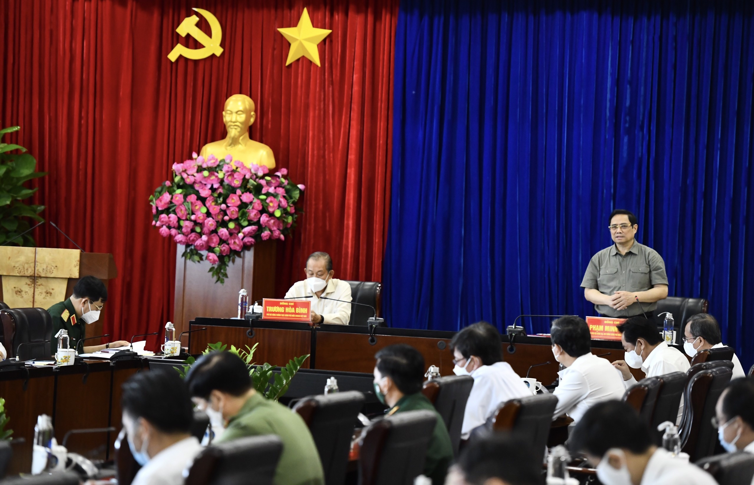 Thu tuong Pham Minh Chinh kiem tra phong chong dich anh 2