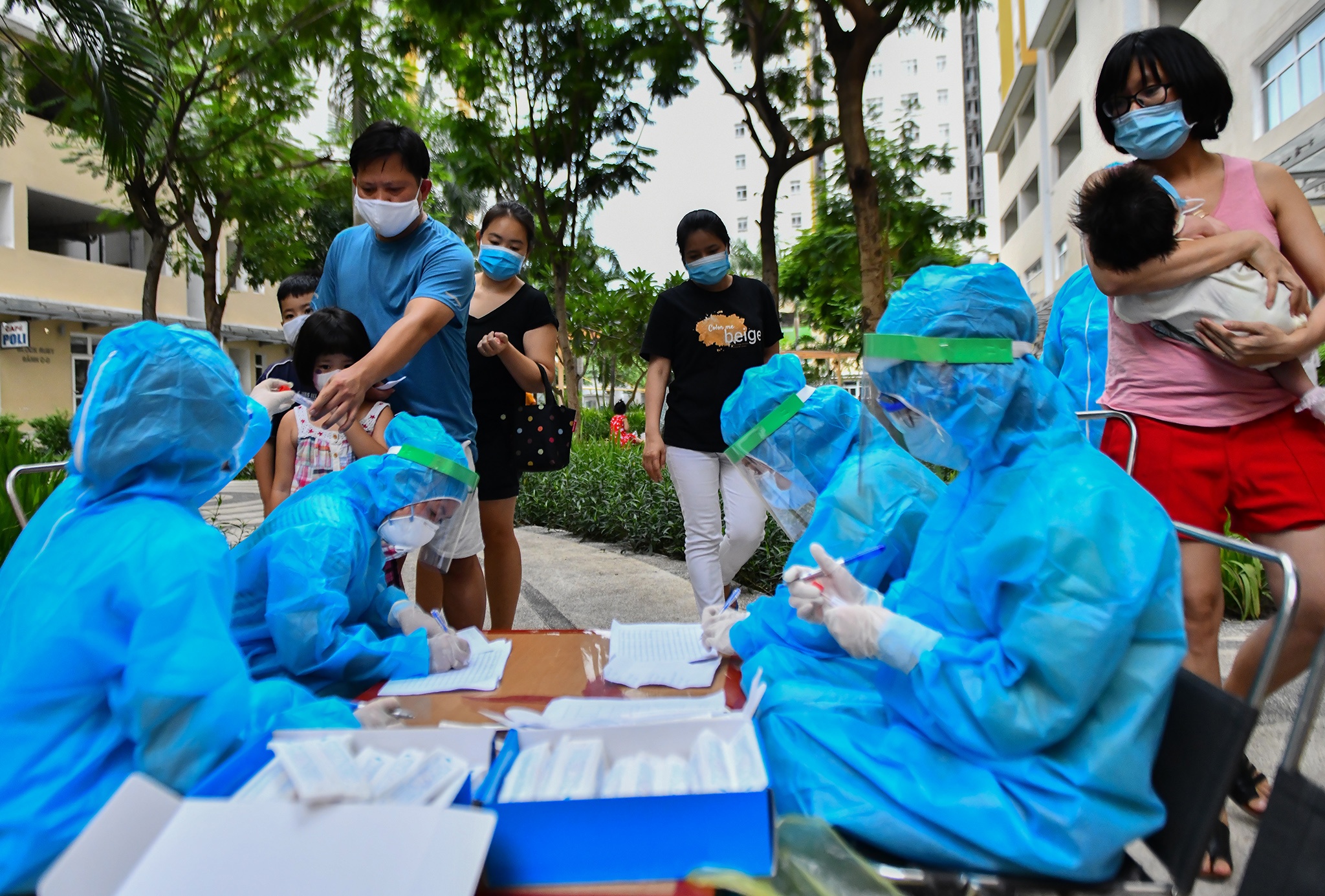 dich Covid-19 bung phat tai TP.HCM anh 3