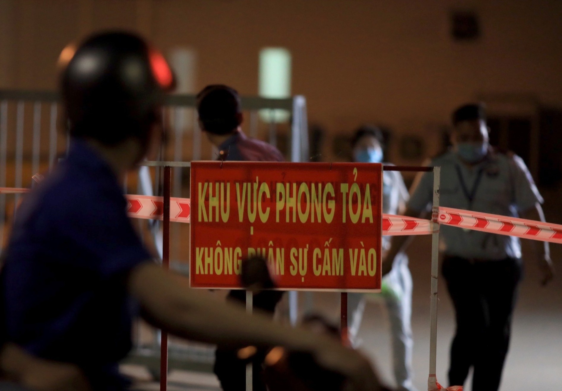 Phong toa nha may 4.000 cong nhan o khu cong nghe cao TP.HCM hinh anh