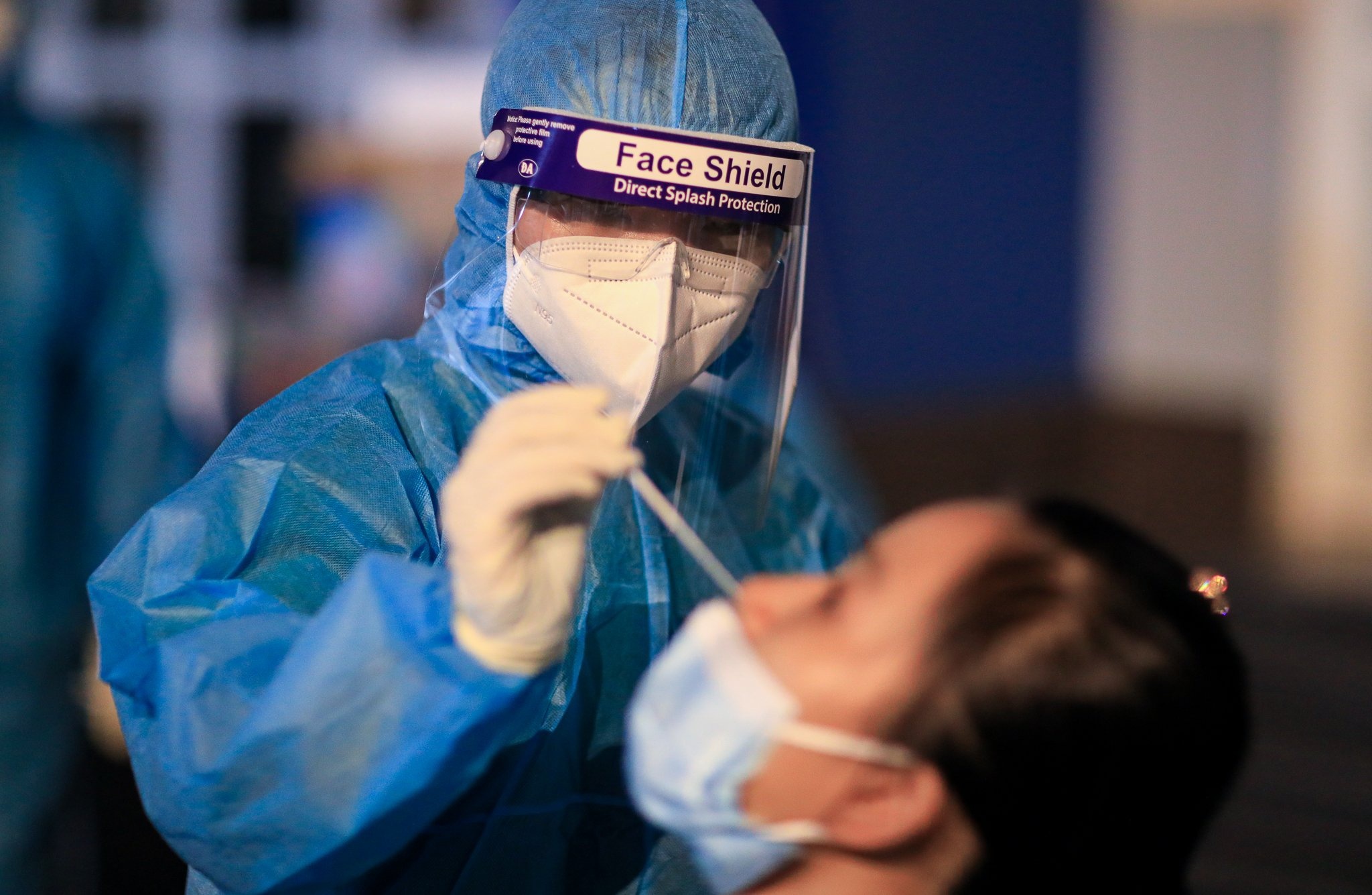 Nhieu diem tam soat Covid-19 o TP.HCM khong the lay mau sang 1/7 hinh anh