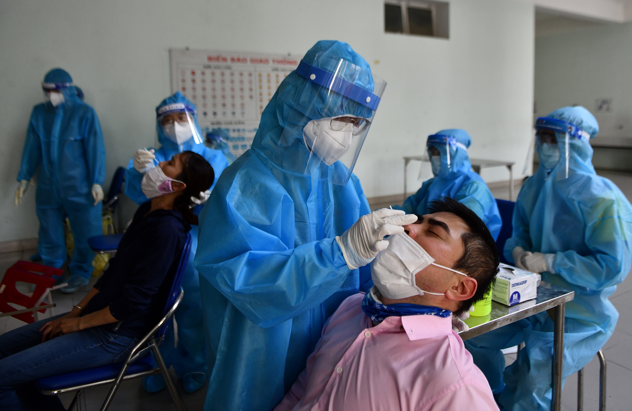 dich Covid-19 bung phat tai TP.HCM anh 2