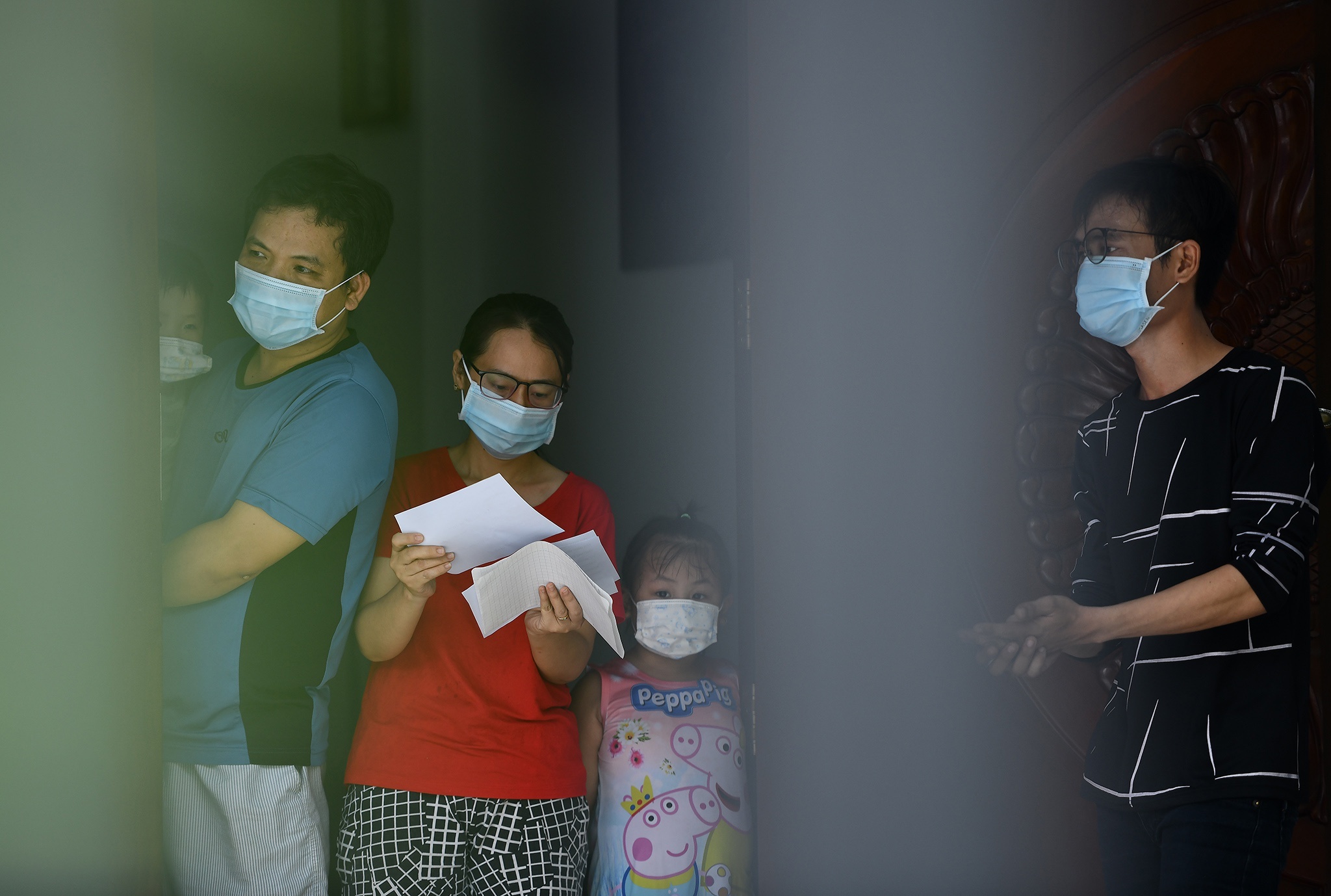 TP.HCM de xuat thi diem cach ly F1 tai nha o 8 quan, huyen hinh anh