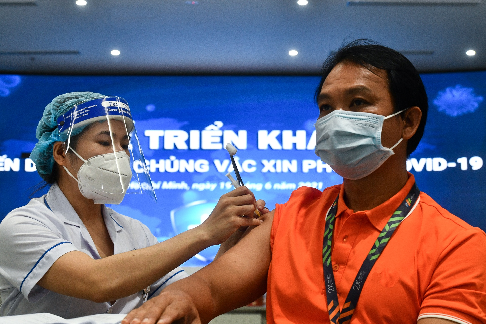 nhom uu tien tiem vaccine anh 2