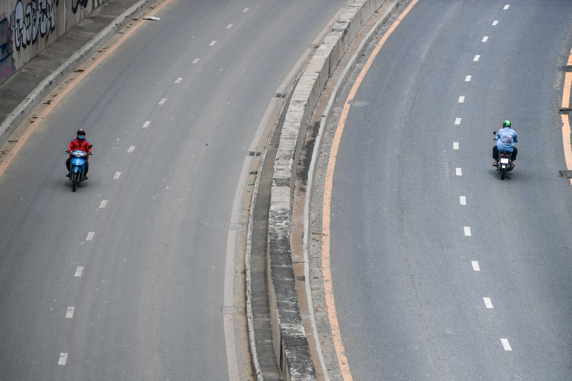 Vi sao can cach ly xa hoi 19 tinh, thanh phia Nam? hinh anh