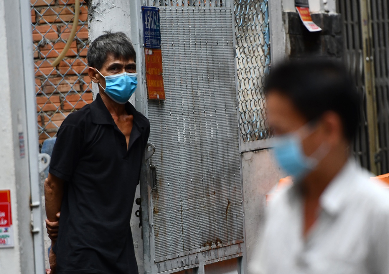 TP.HCM tang gian cach, nguoi o khu phong toa chi ra ngoai 2 lan/tuan hinh anh
