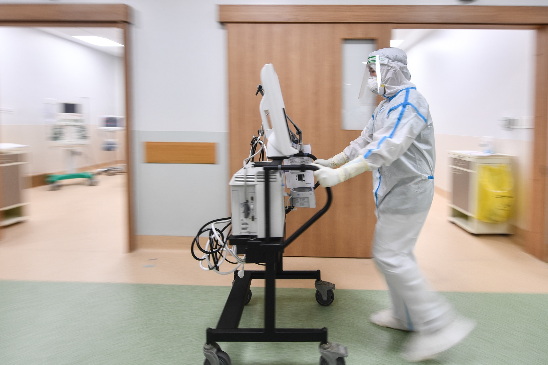 TP.HCM khan truong thanh lap cac khu cach ly F0, F1 tai quan, huyen hinh anh