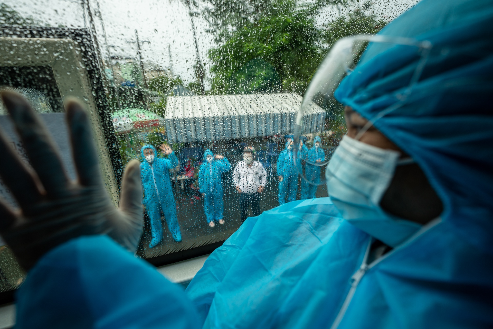 TP.HCM de nghi cac dia phuong phoi hop dua nguoi dan ve que hinh anh