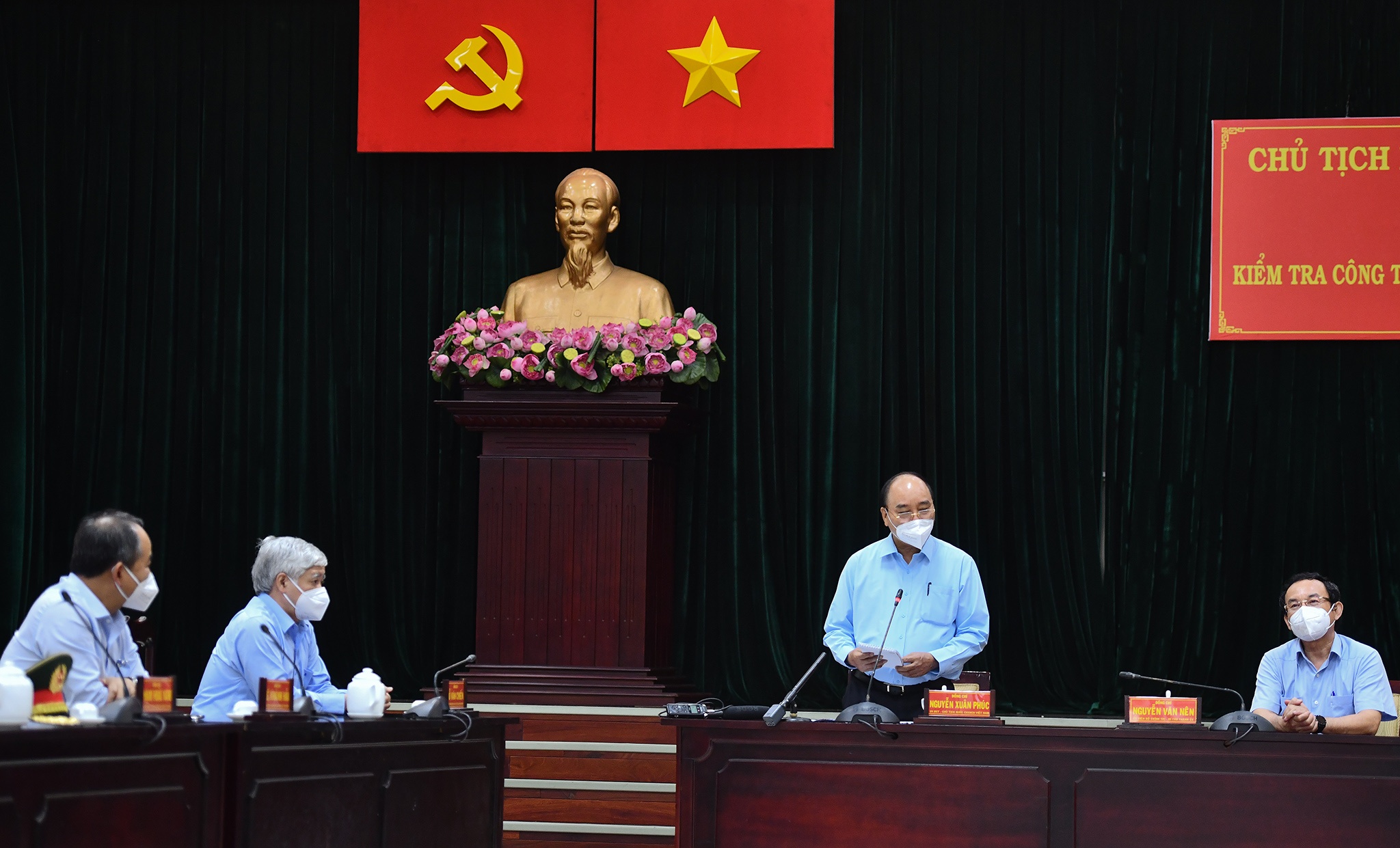 Chu tich nuoc Nguyen Xuan Phuc anh 1