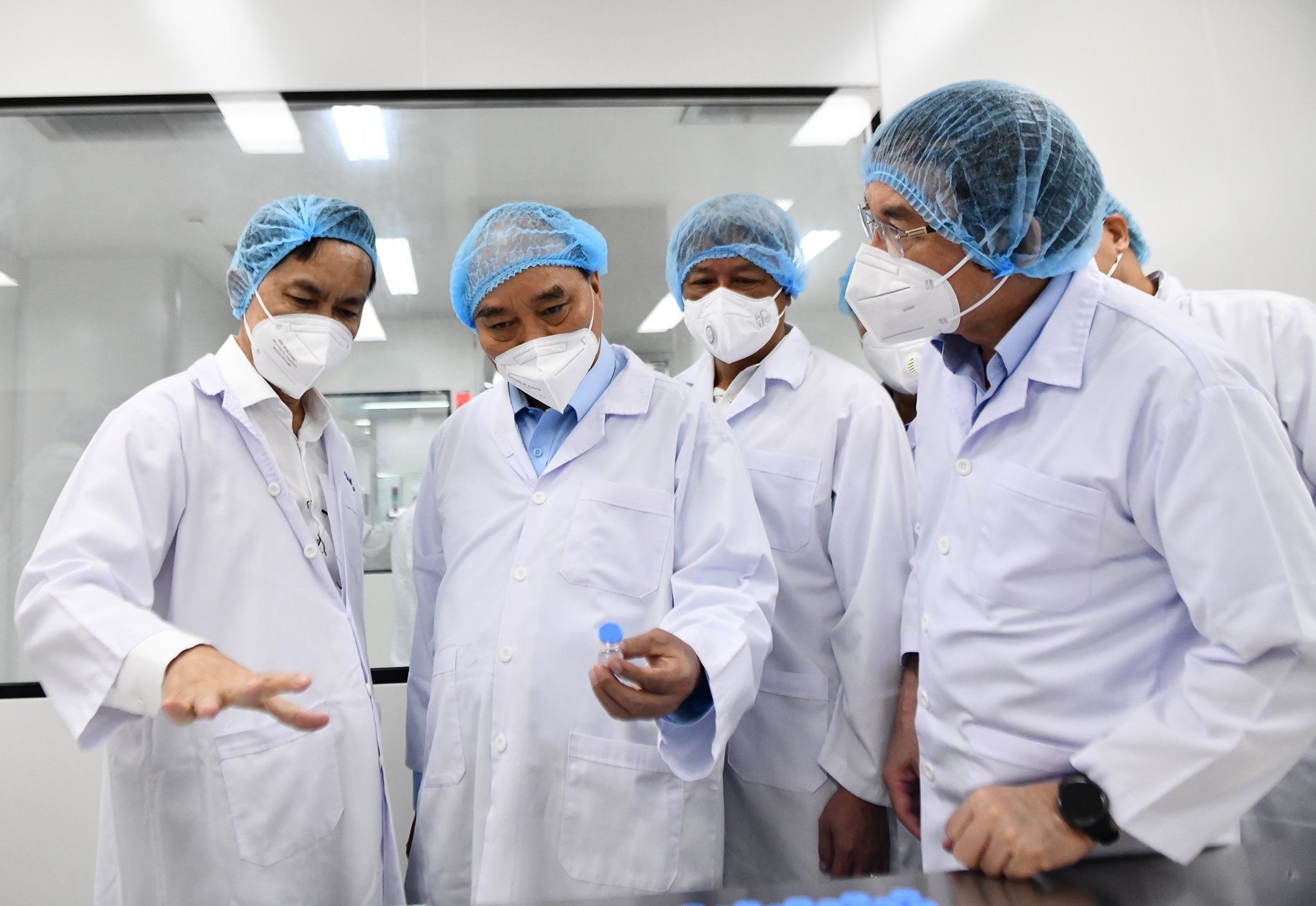 Chu tich nuoc Nguyen Xuan Phuc tham TP.HCM anh 2